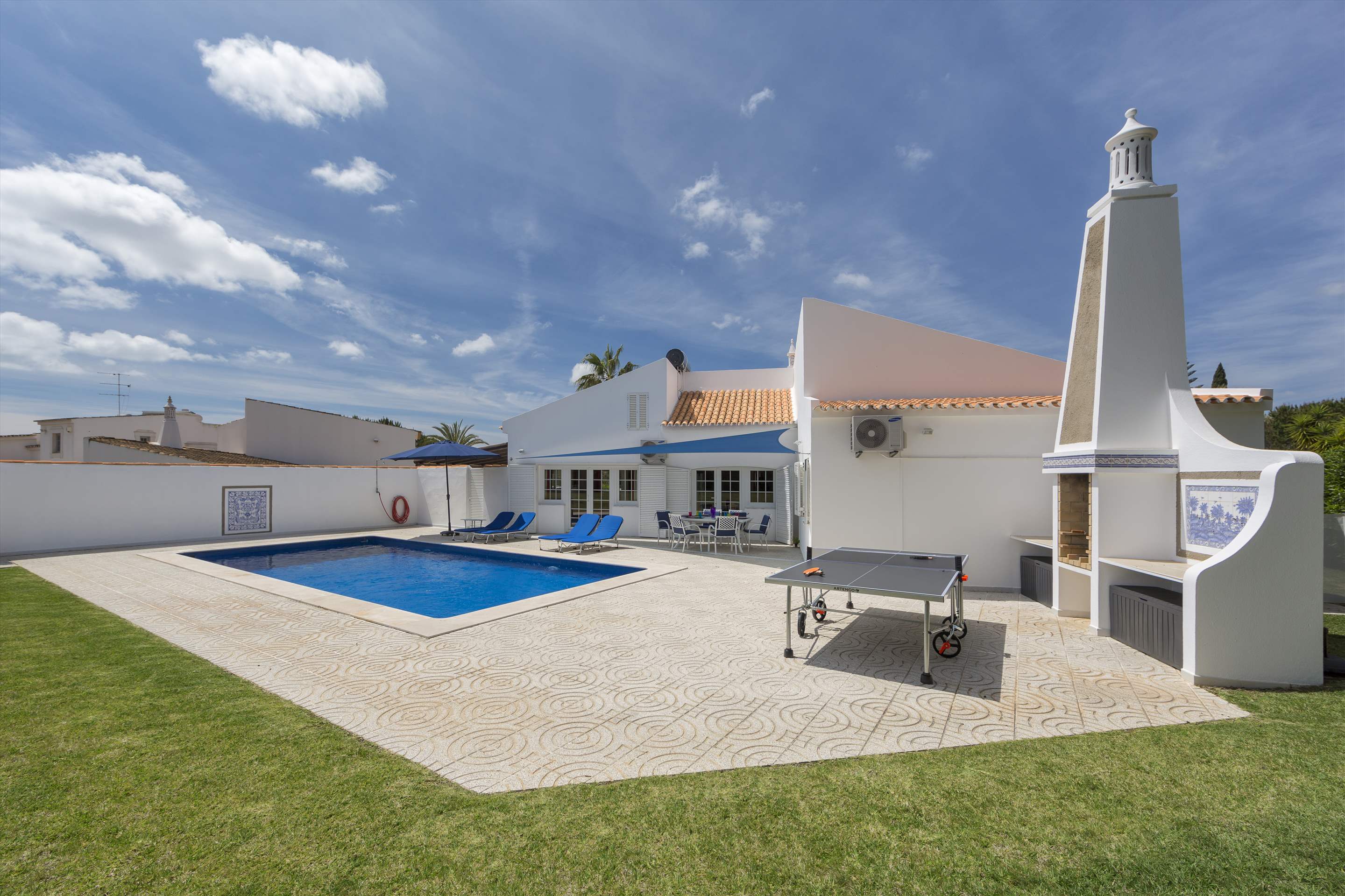 Casa Madrisa, 3 bedroom villa in Vilamoura Area, Algarve Photo #5