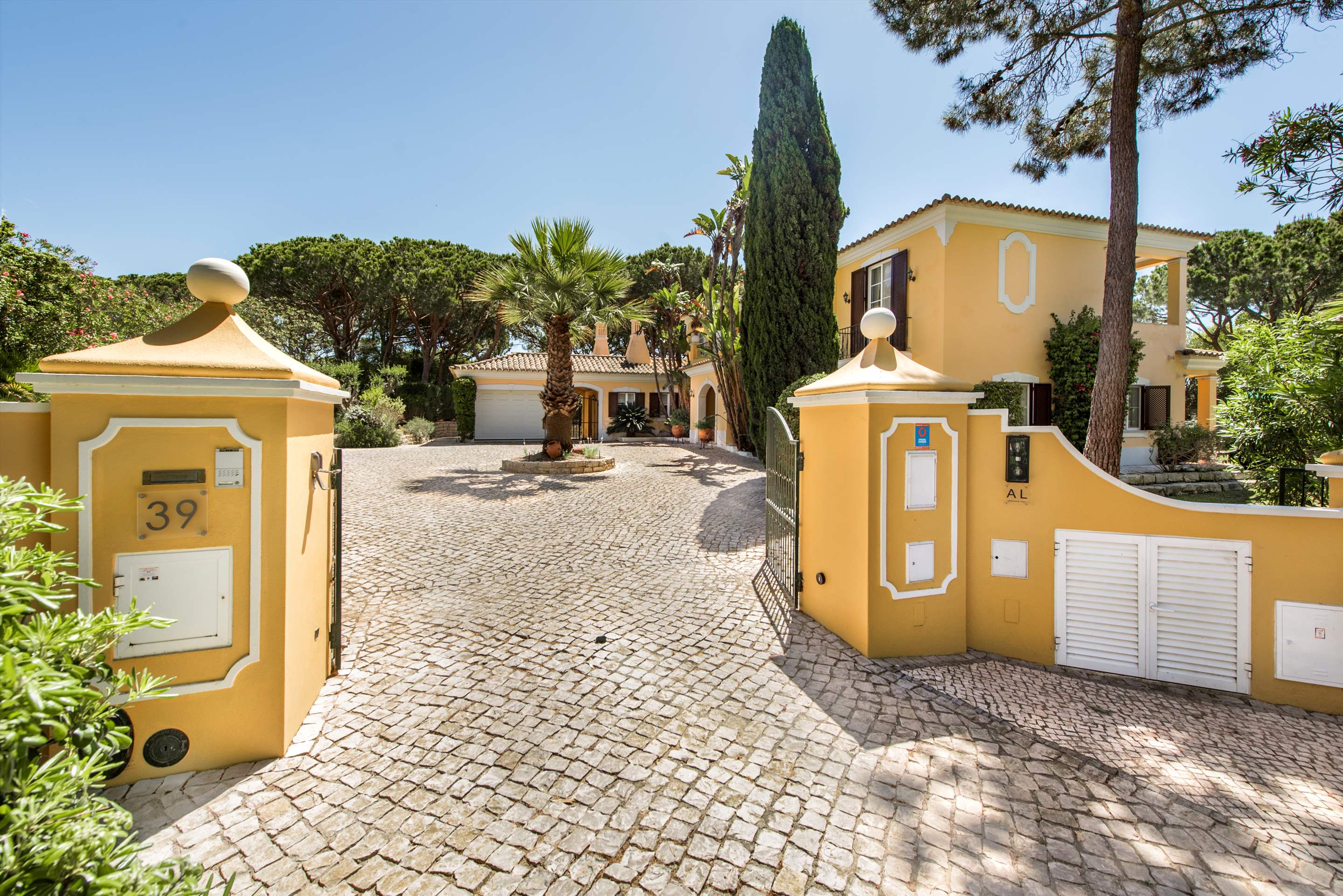 Casa da Paz, 4 bedroom villa in Quinta do Lago, Algarve Photo #29