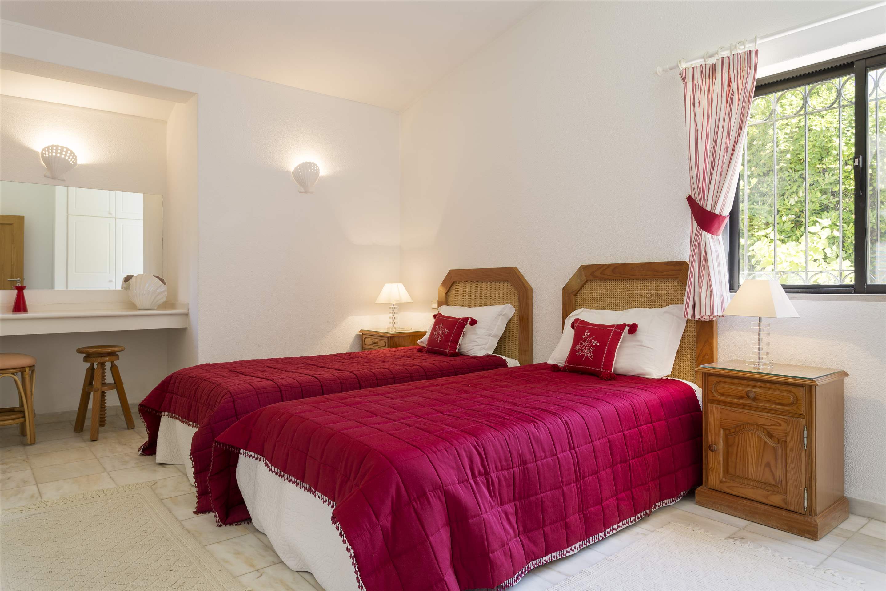 Villa La Soudada, 4 bedroom villa in Dunas Douradas, Algarve Photo #17