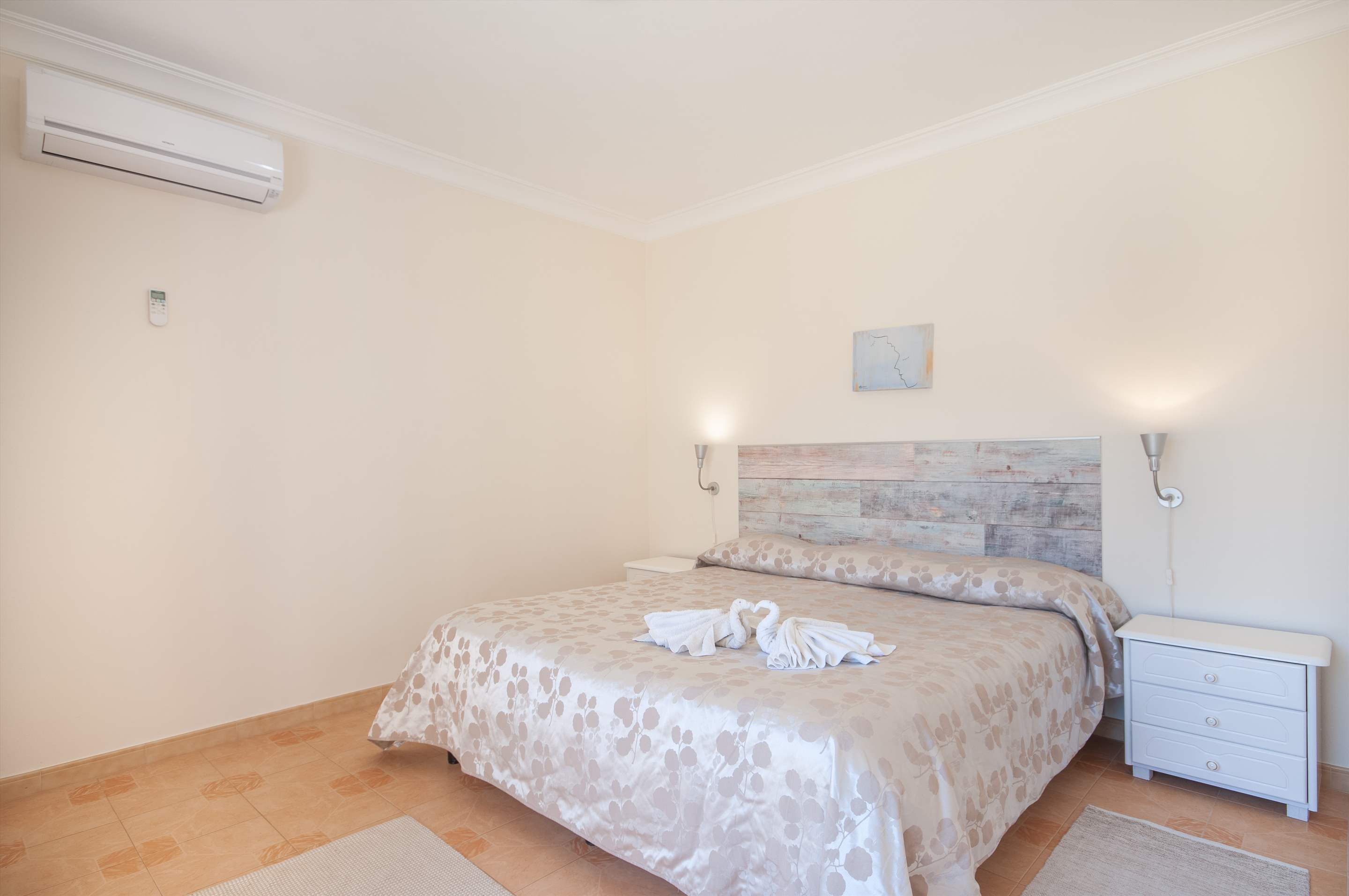 Casa Luis, 5 bedroom villa in Vilamoura Area, Algarve Photo #12