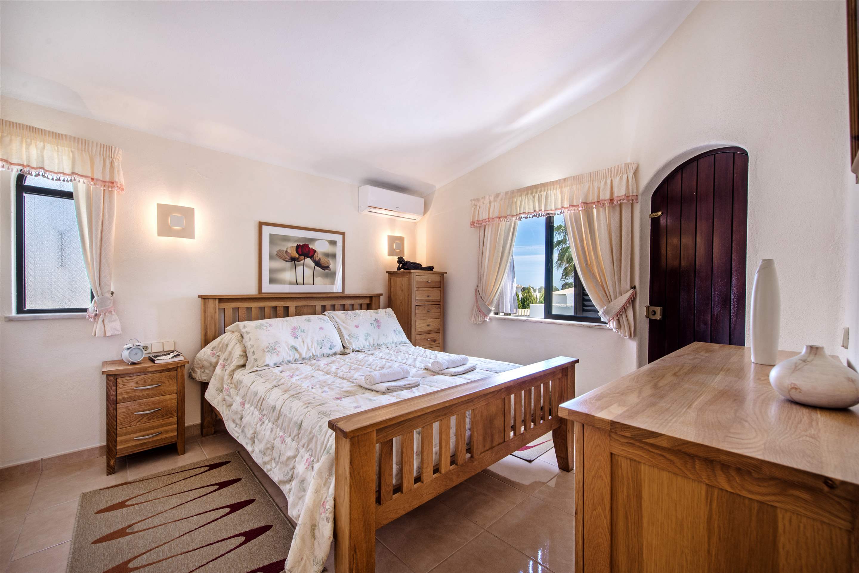 Casa Amizade, 3 bedroom villa in Gale, Vale da Parra and Guia, Algarve Photo #13