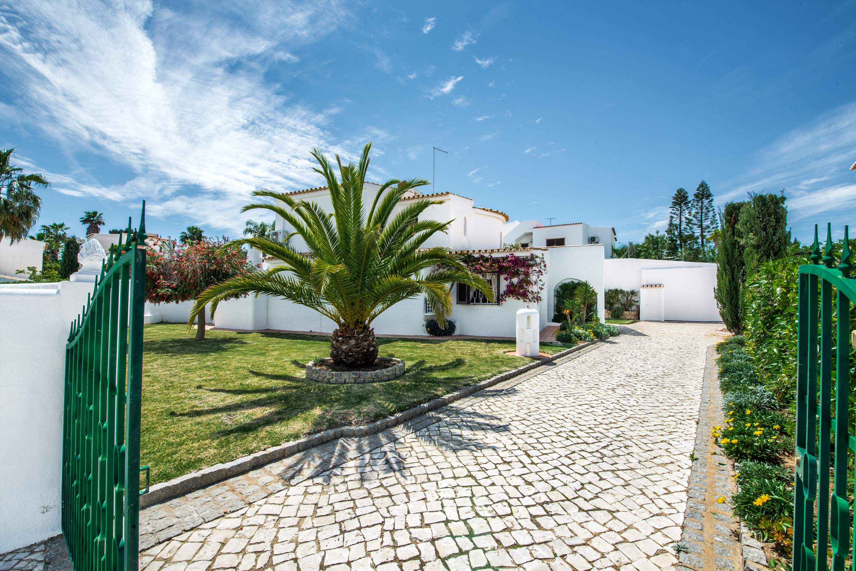 Casa Amizade, 3 bedroom villa in Gale, Vale da Parra and Guia, Algarve Photo #8