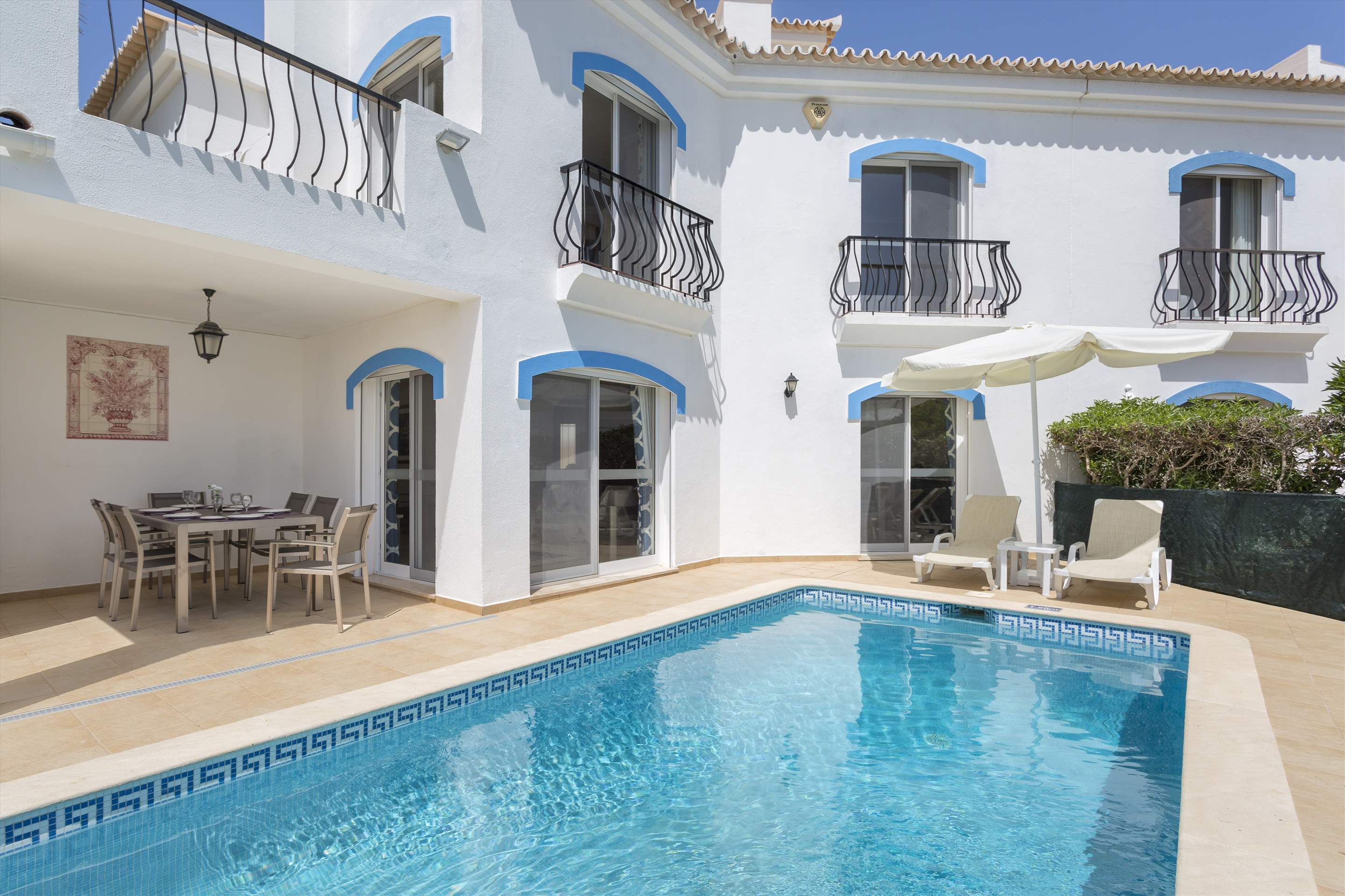 Villa Miranda, 3 bedroom villa in Dunas Douradas, Algarve