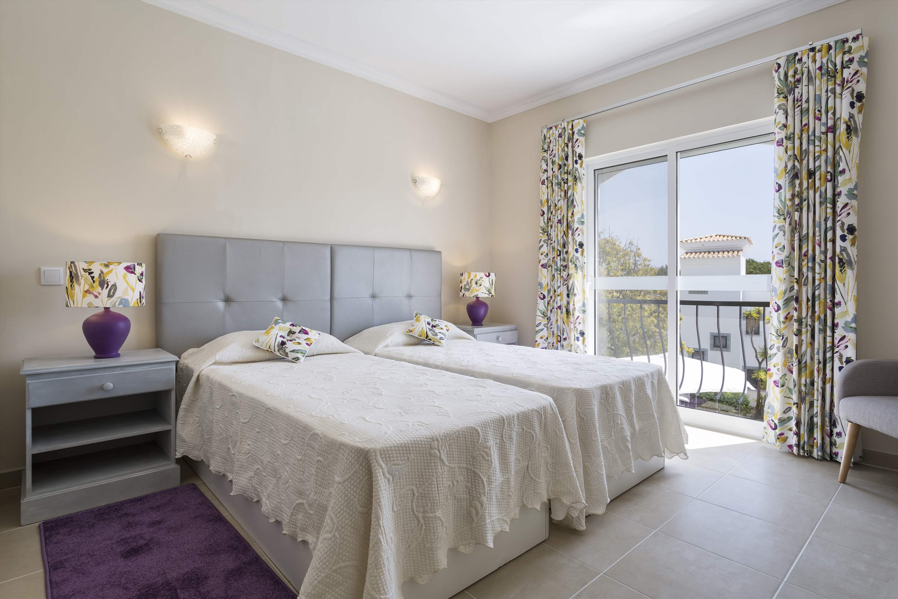 Villa Miranda, 3 bedroom villa in Dunas Douradas, Algarve Photo #12