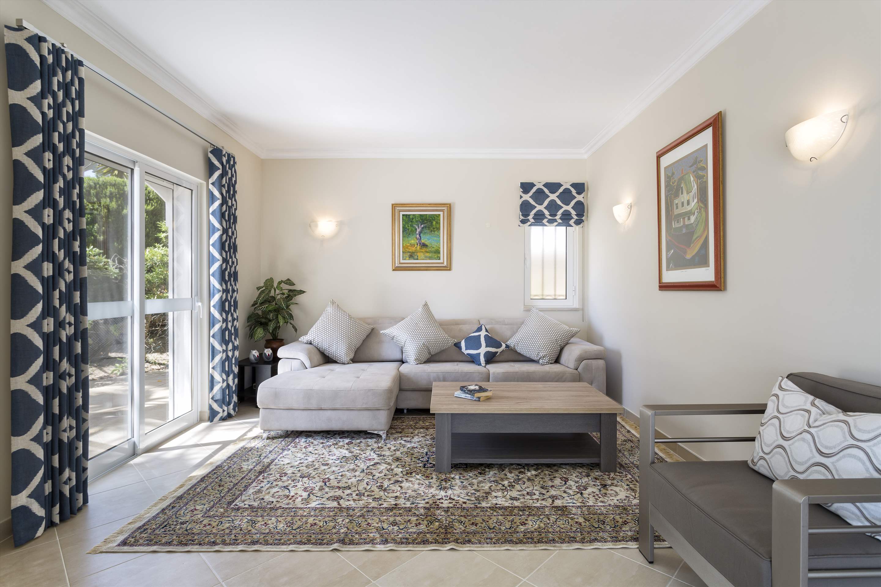 Villa Miranda, 3 bedroom villa in Dunas Douradas, Algarve Photo #3