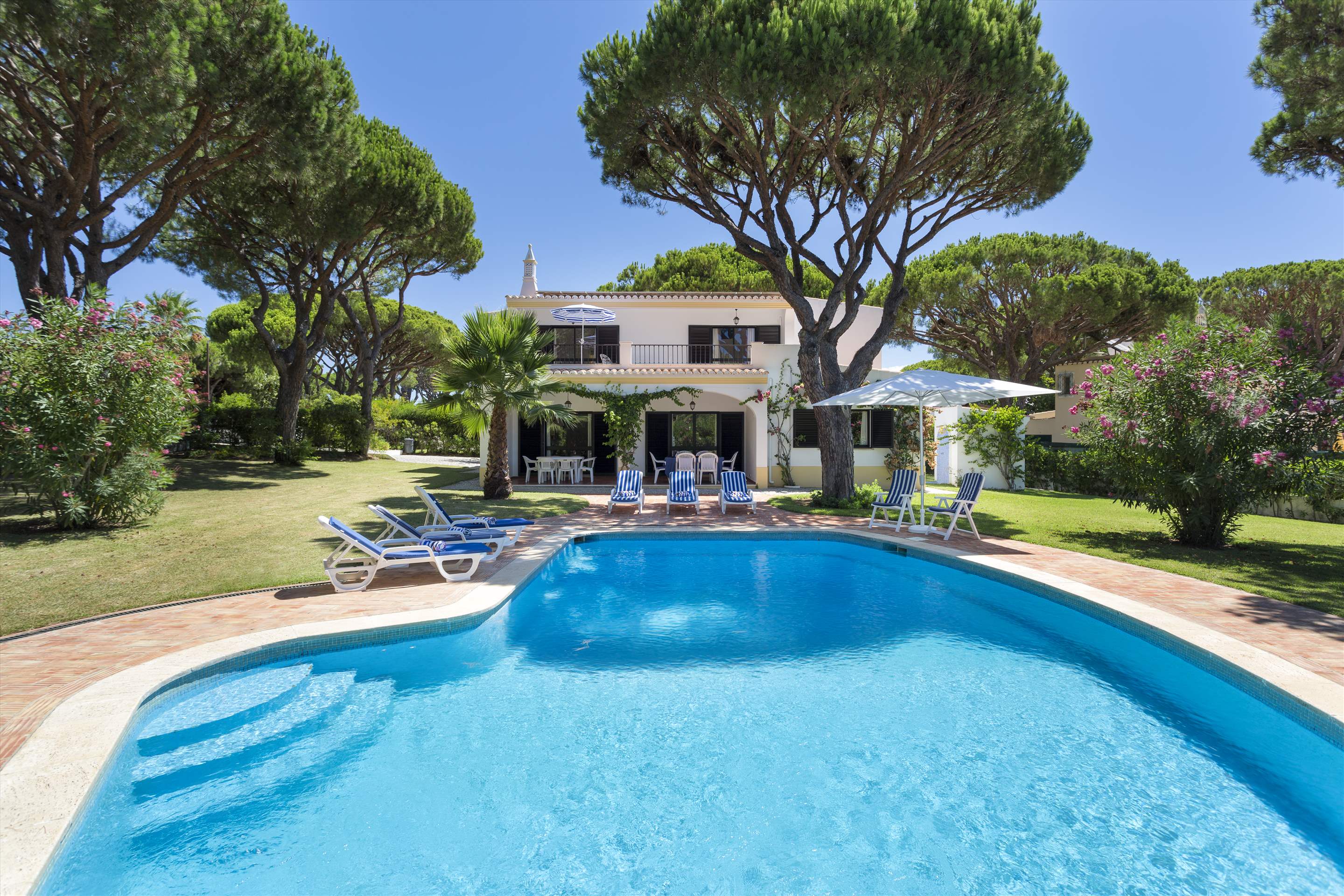 Villa Carlota, 4 bedroom villa in Vale do Lobo, Algarve