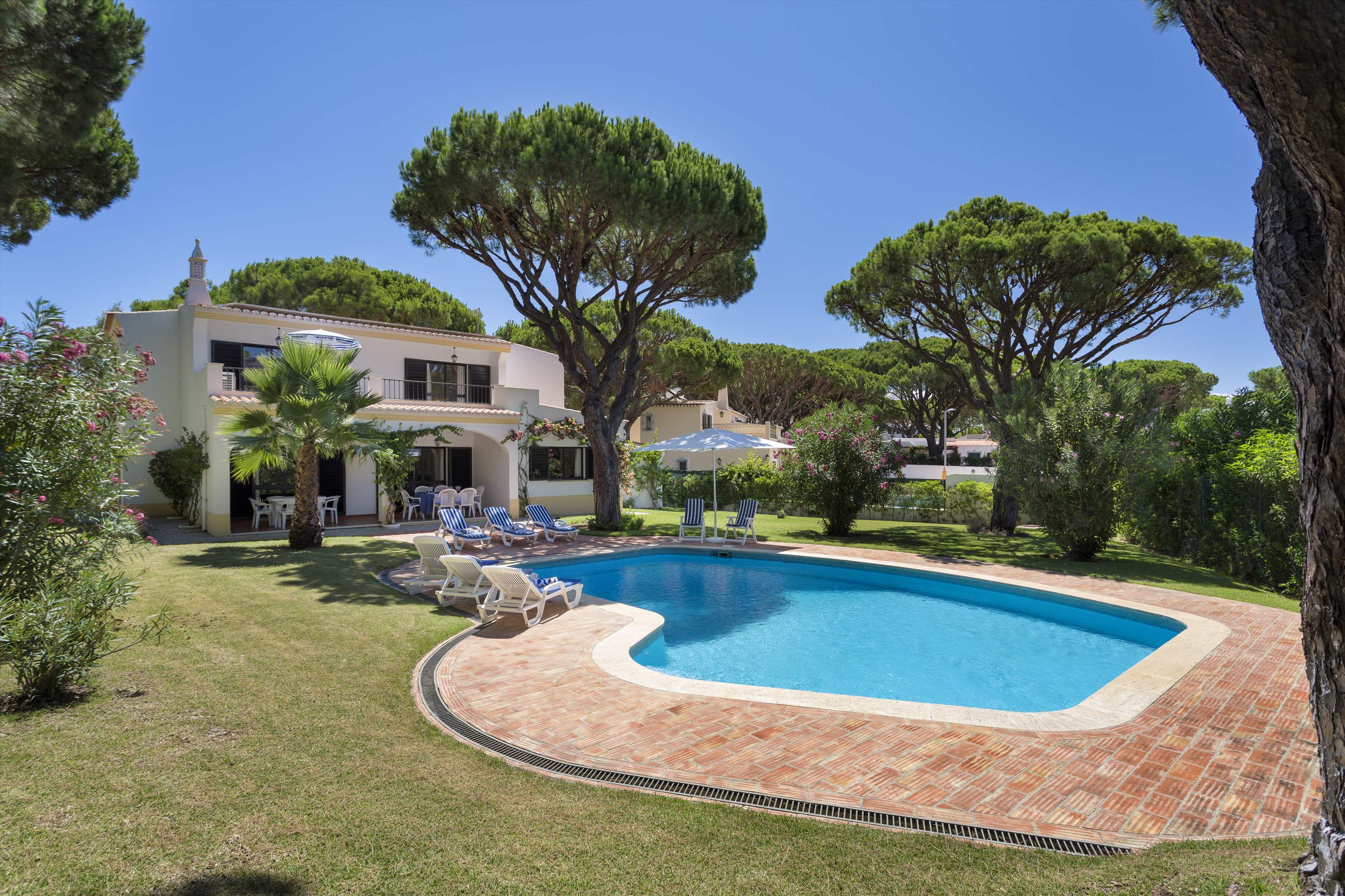 Villa Carlota, 4 bedroom villa in Vale do Lobo, Algarve Photo #6