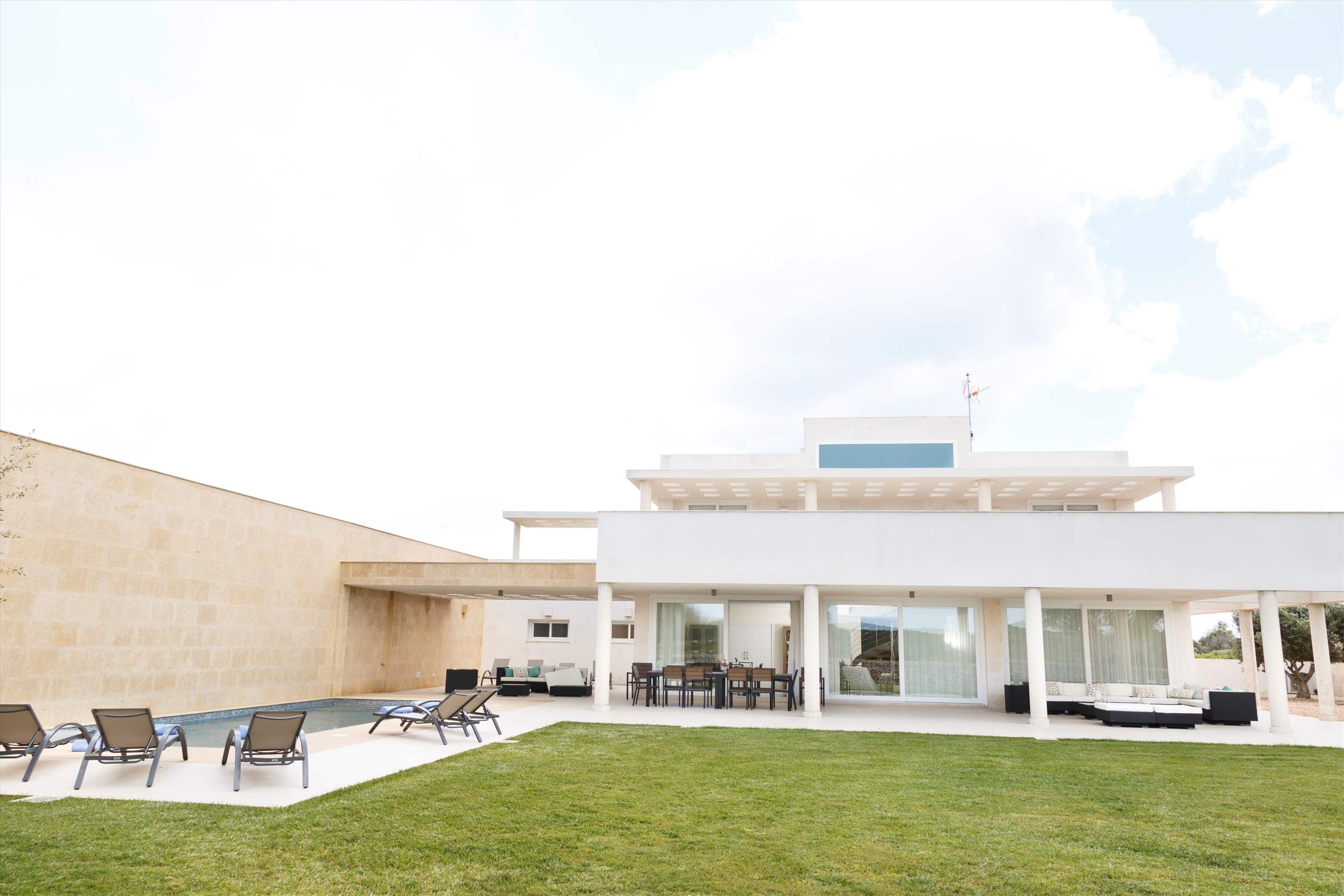 Binibeca Hills , Sleeps 10, 5 bedroom villa in Mahon, San Luis & South East, Menorca Photo #12