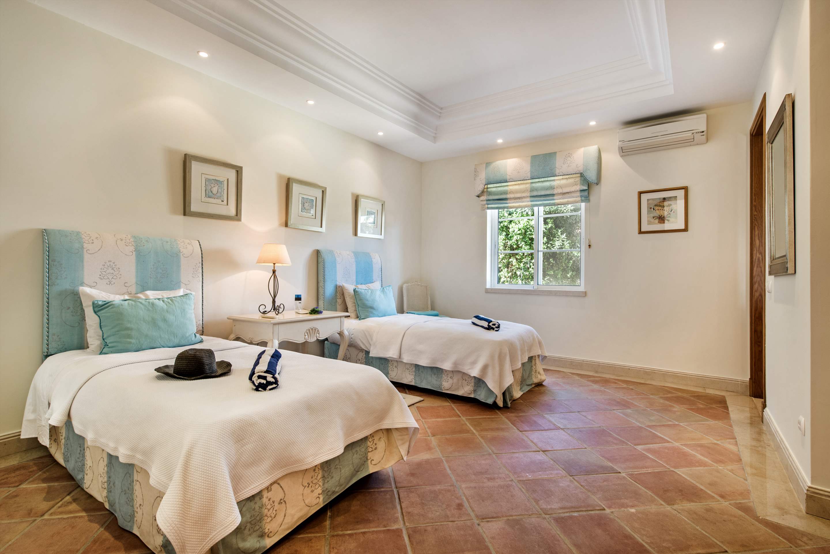 Villa Tejo, 4 bedroom villa in Quinta do Lago, Algarve Photo #25