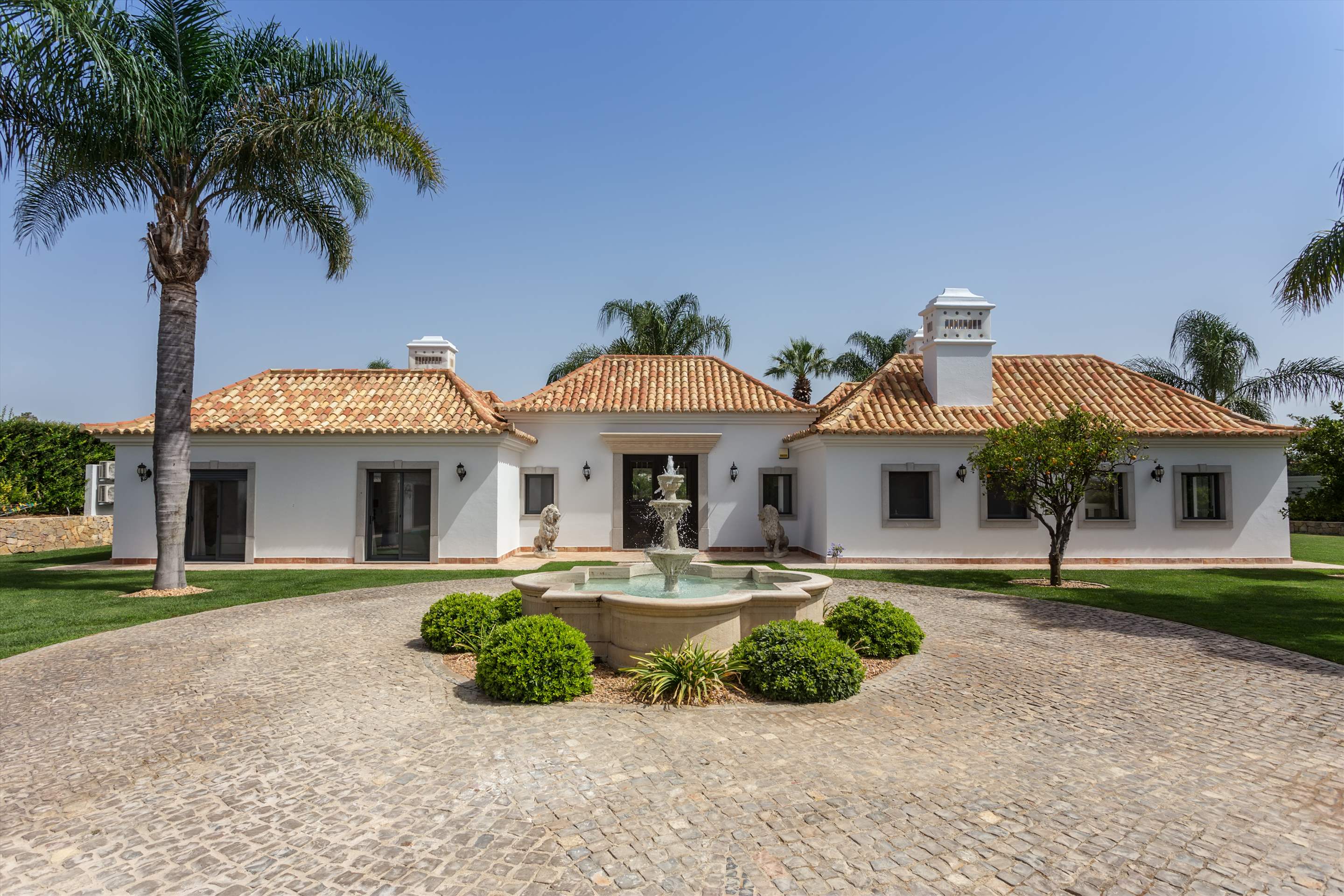 Villa Cassie, 4 bedroom villa in Quinta do Lago, Algarve Photo #7