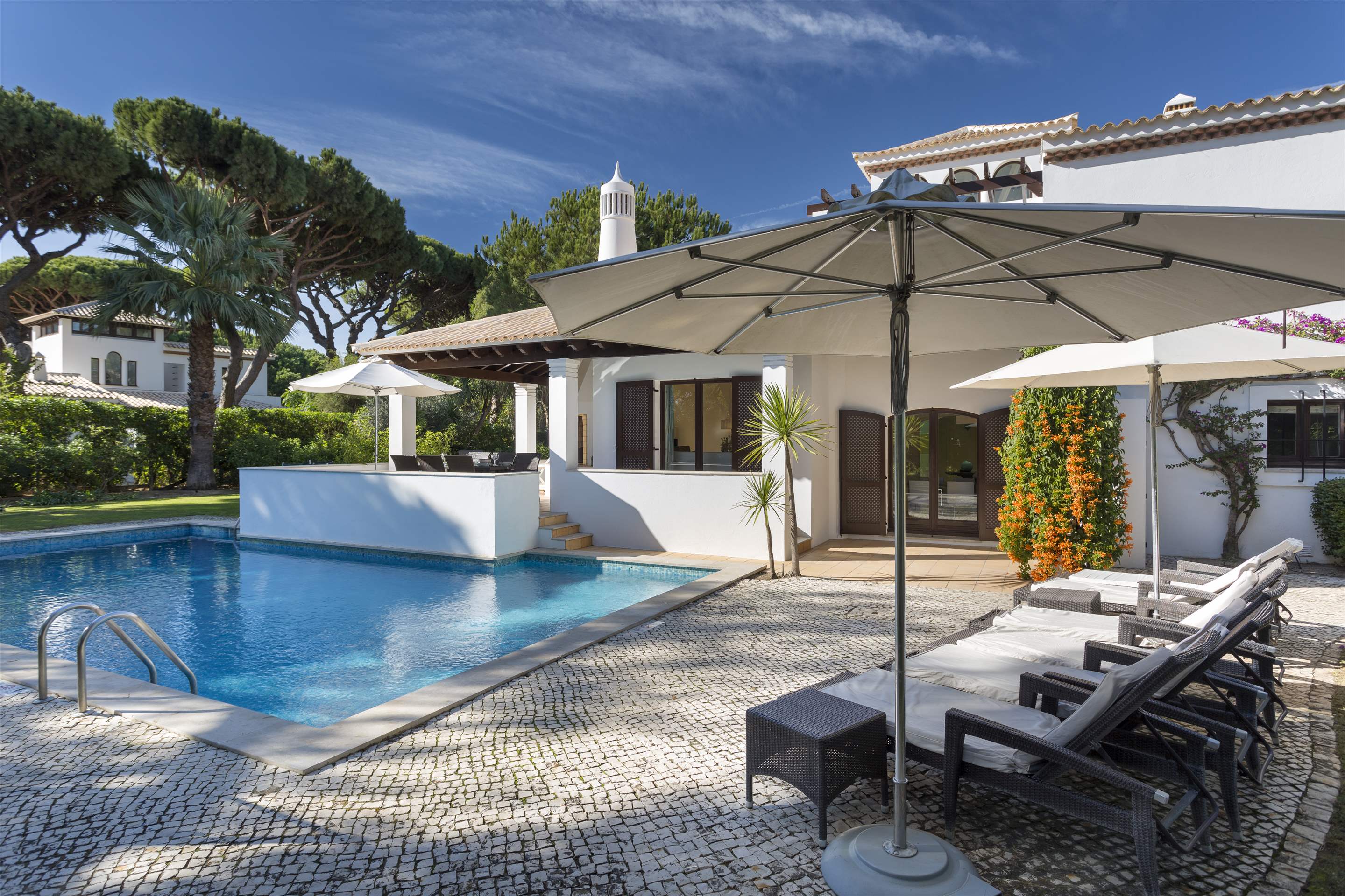Pine Cliffs Villa Birdie, 4 bedroom villa in Pine Cliffs Resort, Algarve Photo #1