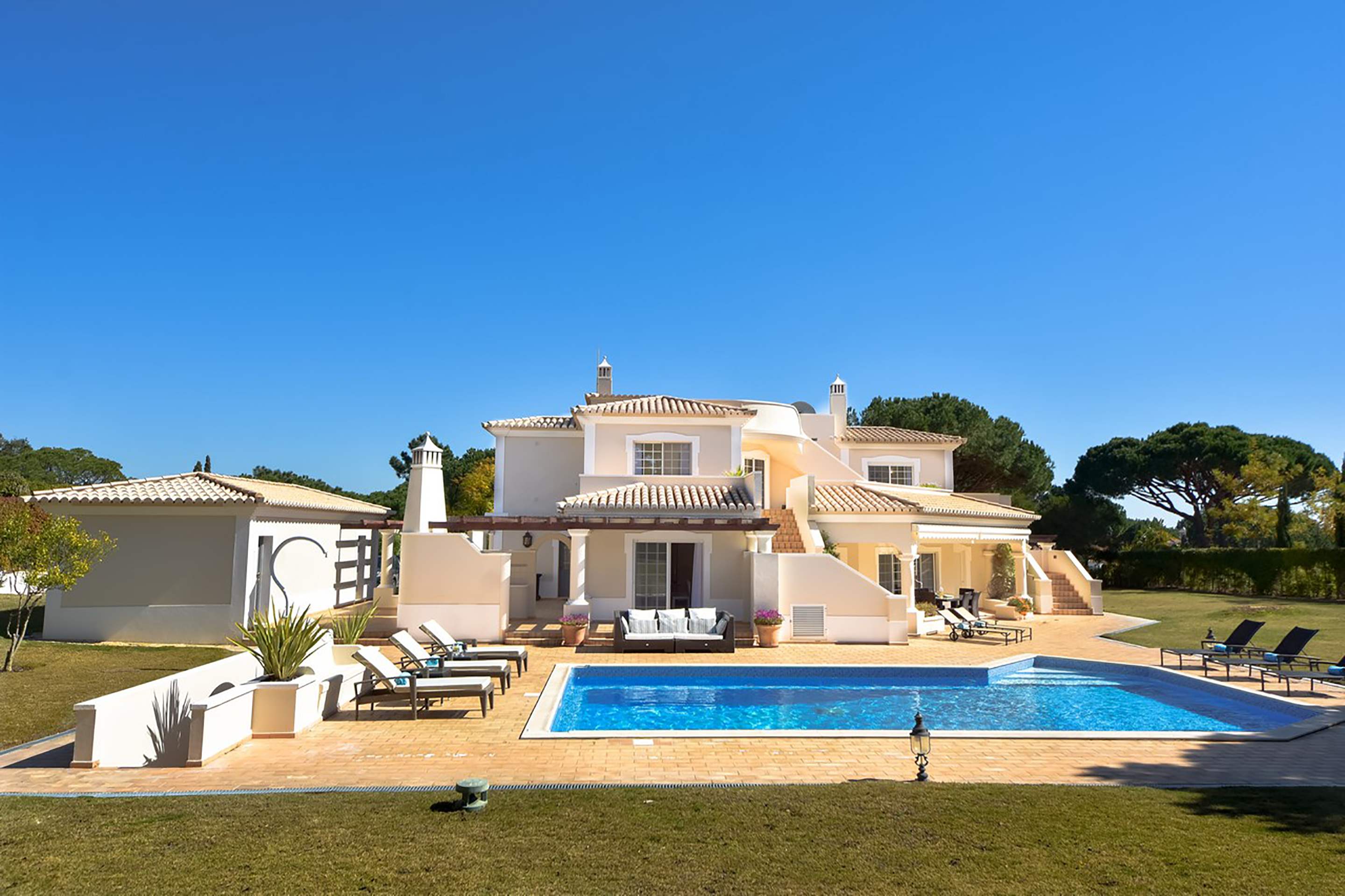 Villa Glenda, 4 bedroom villa in Quinta do Lago, Algarve Photo #1