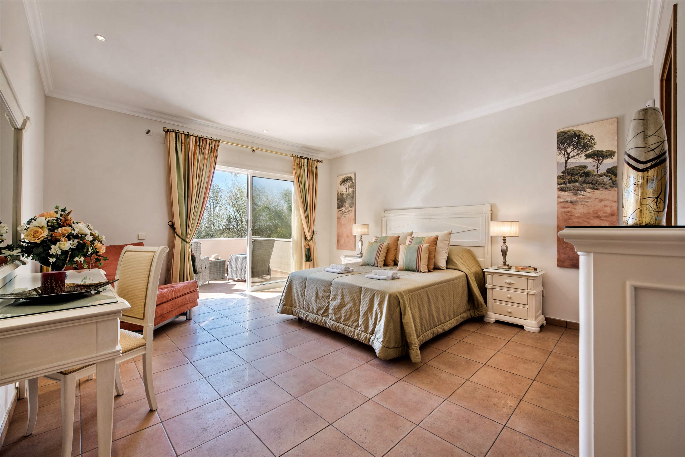 Quinta do Sol, 4 bedroom villa in Quinta do Lago, Algarve Photo #35