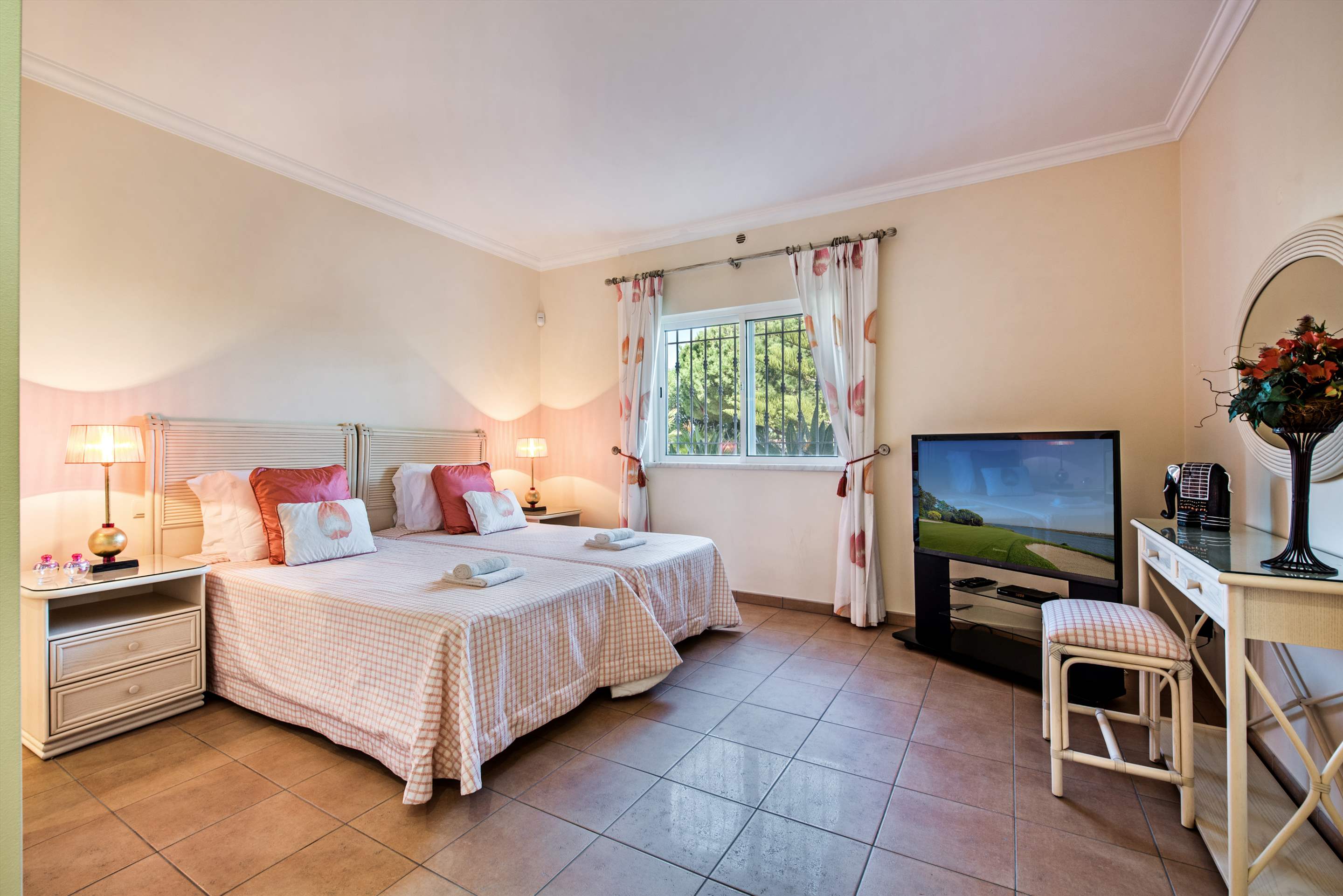 Quinta do Sol, 4 bedroom villa in Quinta do Lago, Algarve Photo #37