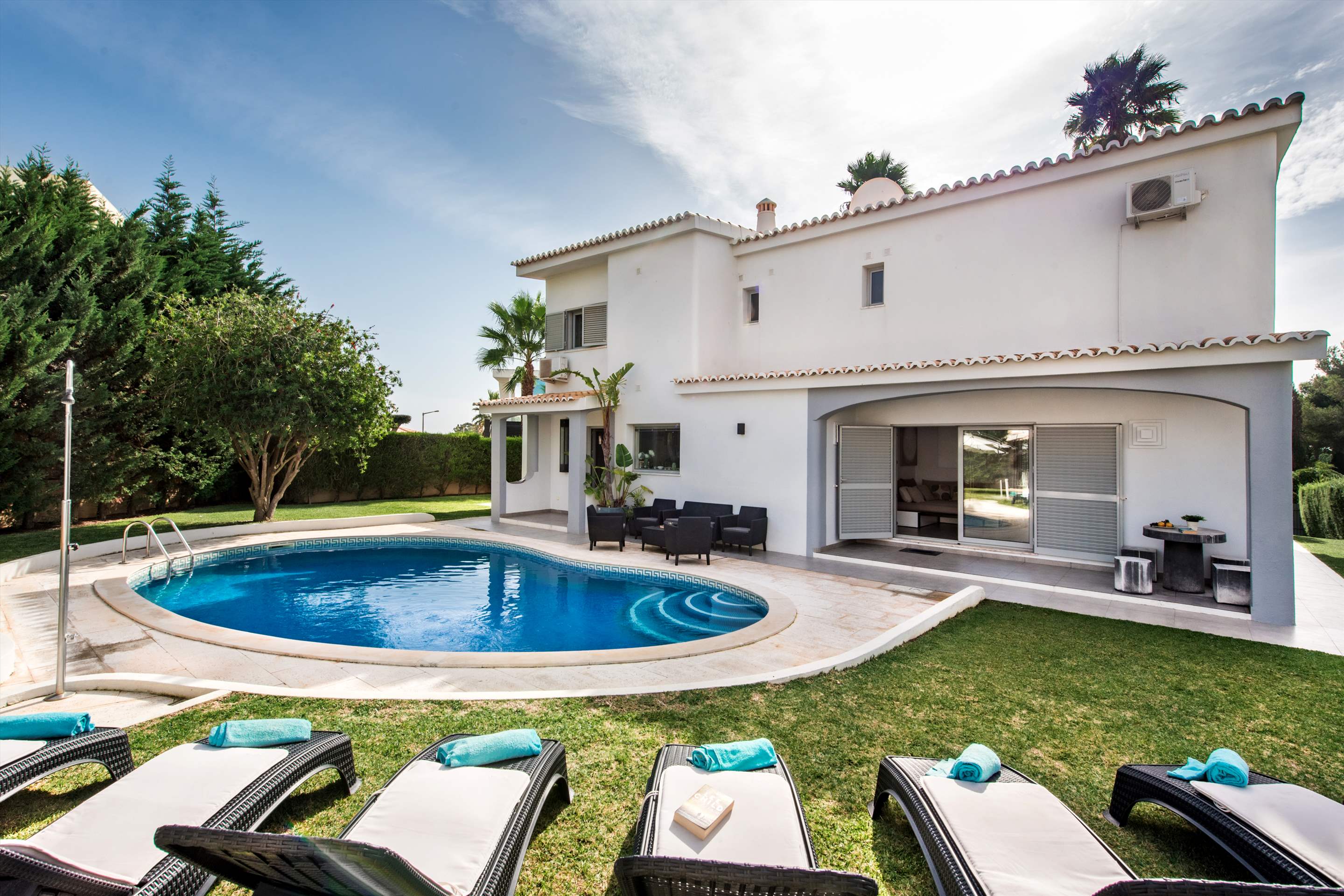 Villa Cesar, 6 bedroom villa in Gale, Vale da Parra and Guia, Algarve