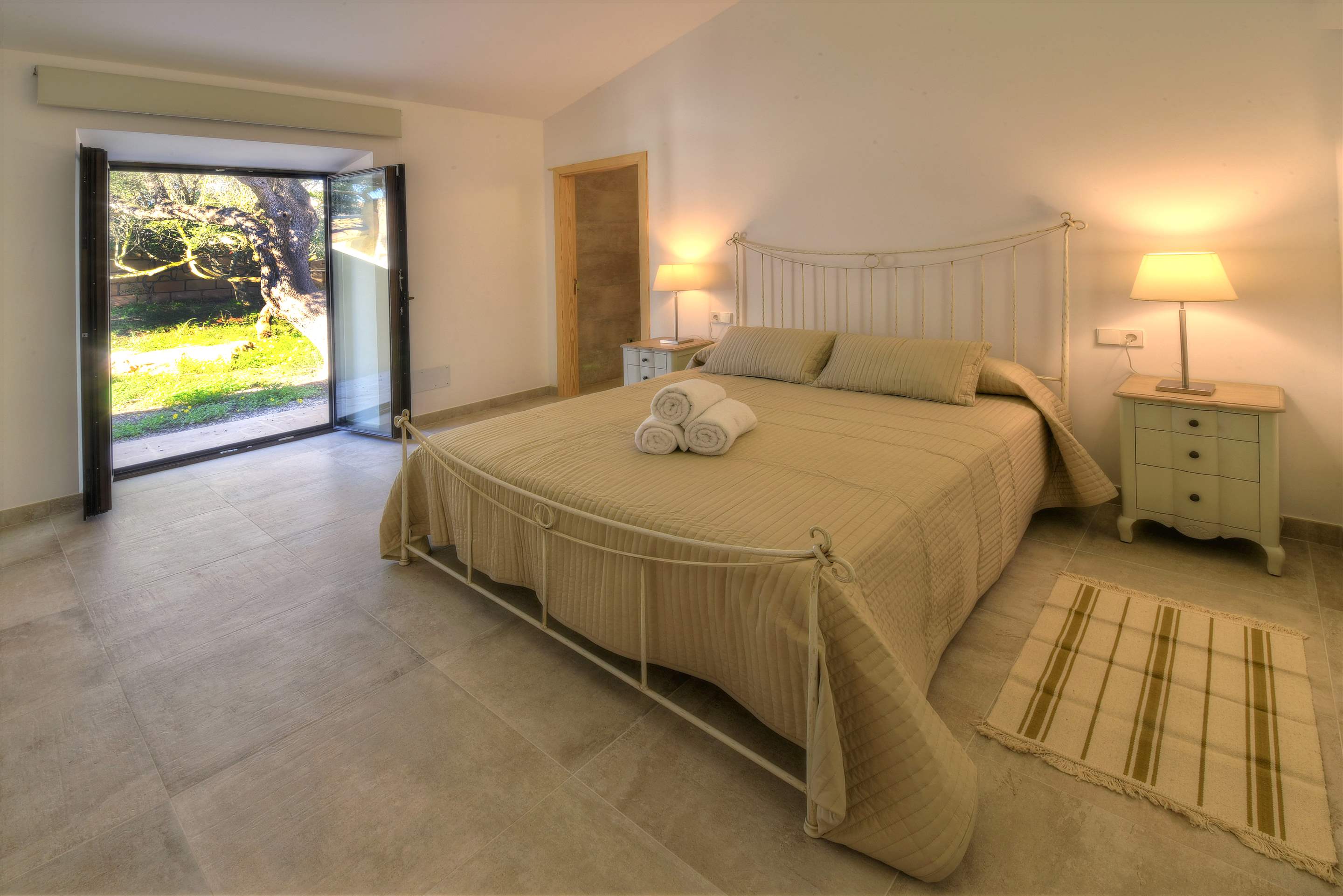Casa Corso, 3 bedroom villa in Cala d'Or , Majorca Photo #16