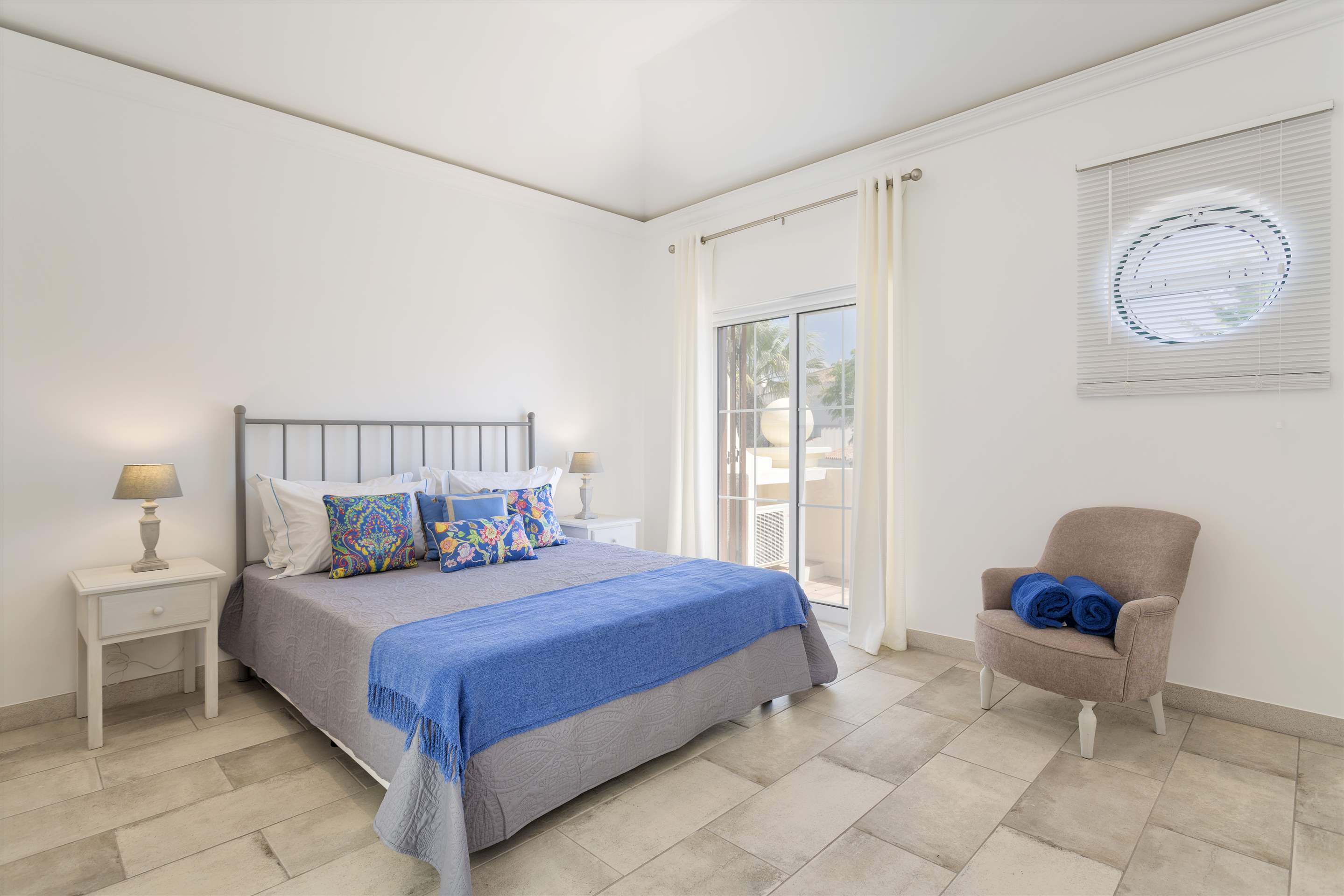 Townhouse Jessie, 3 bedroom villa in Quinta do Lago, Algarve Photo #11