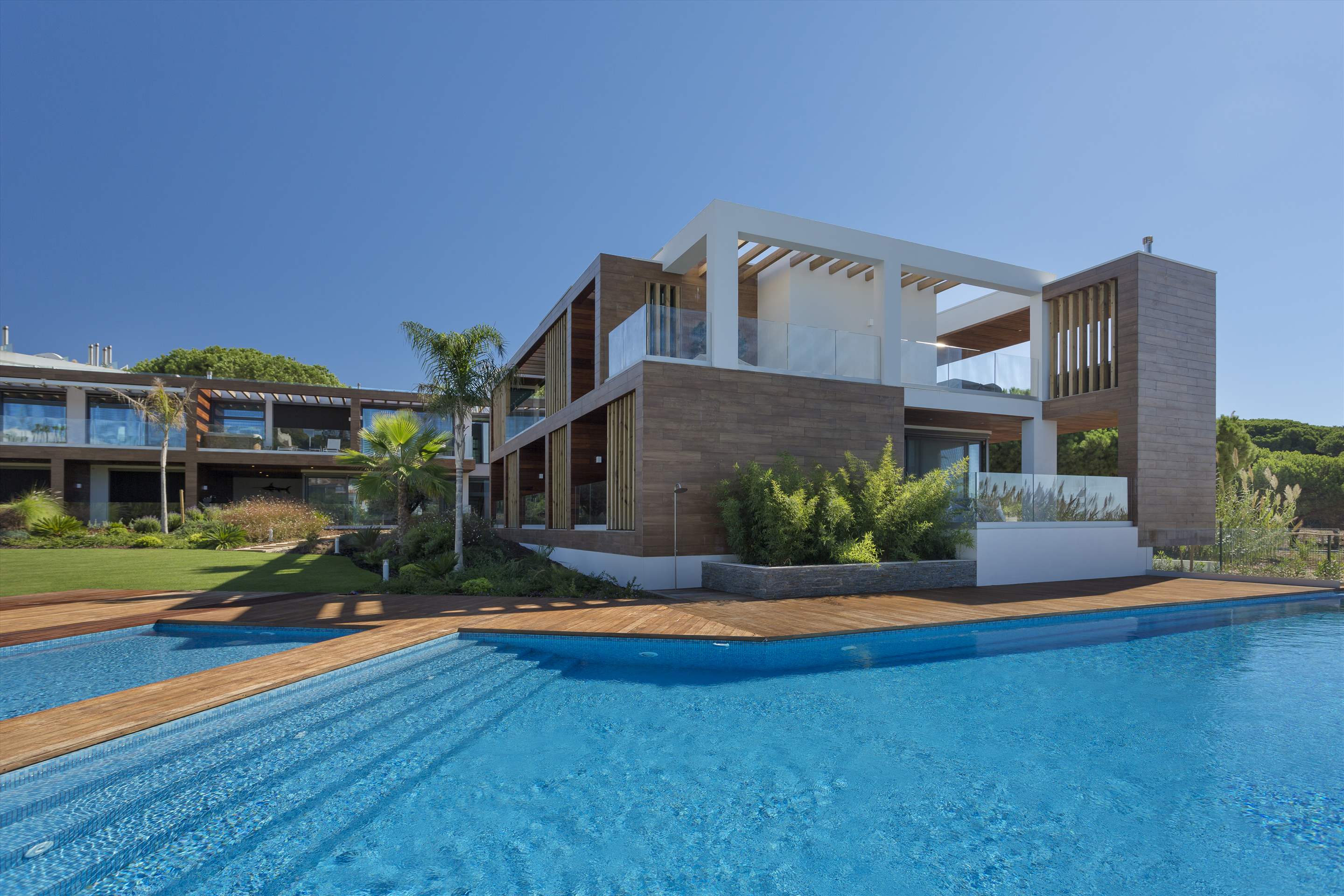Three Bedroom Duplex at the Seabreeze Residences, 3 bedroom villa in Dunas Douradas, Algarve