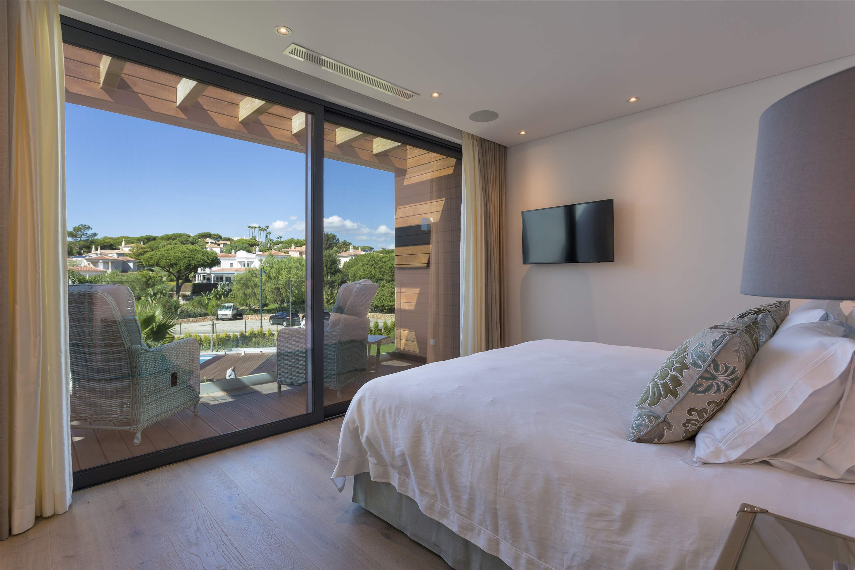 Three Bedroom Duplex at the Seabreeze Residences, 3 bedroom villa in Dunas Douradas, Algarve Photo #16