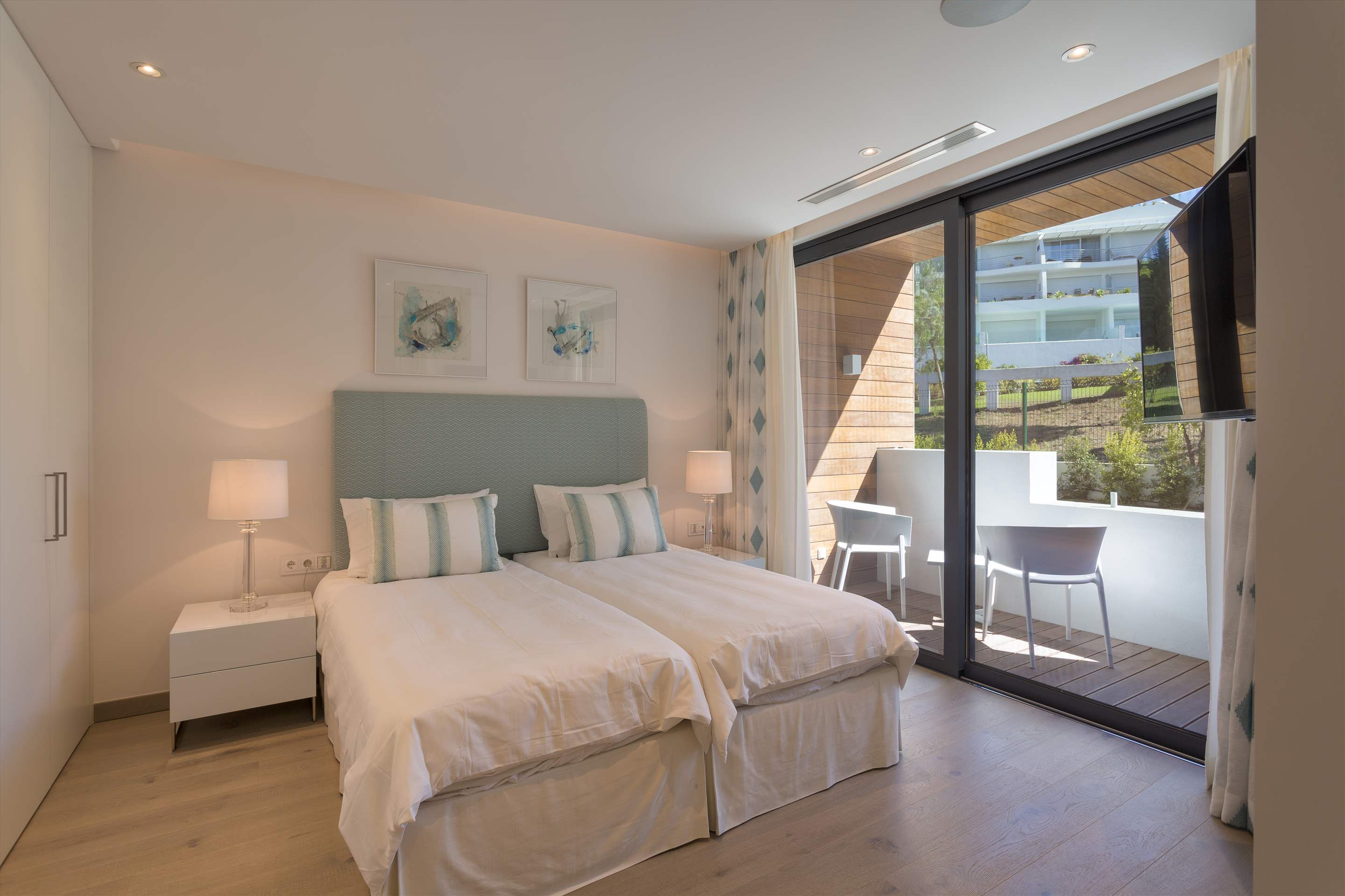Three Bedroom Duplex at the Seabreeze Residences, 3 bedroom villa in Dunas Douradas, Algarve Photo #20