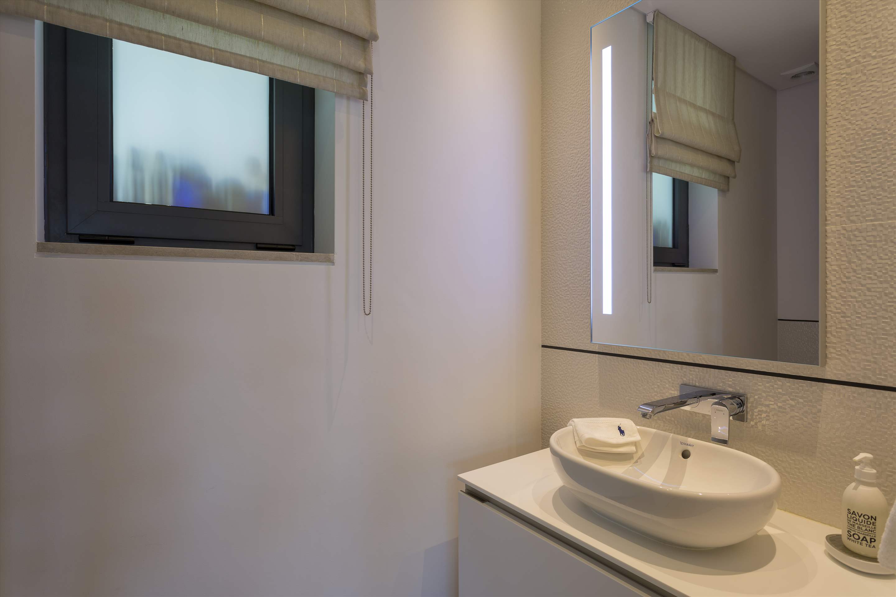 Three Bedroom Duplex at the Seabreeze Residences, 3 bedroom villa in Dunas Douradas, Algarve Photo #22
