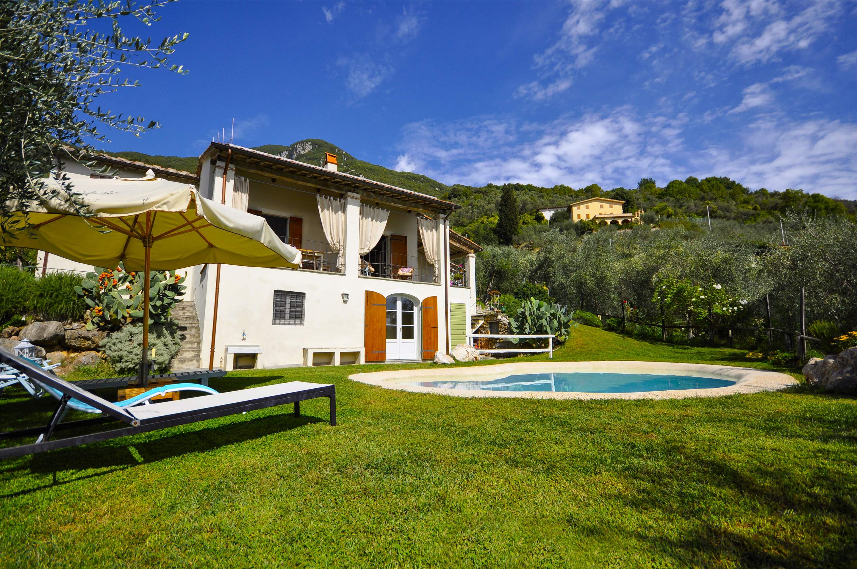 Casa Tania, 4 bedroom villa in North Tuscany - Pisa & Lucca Area, Tuscany Photo #8
