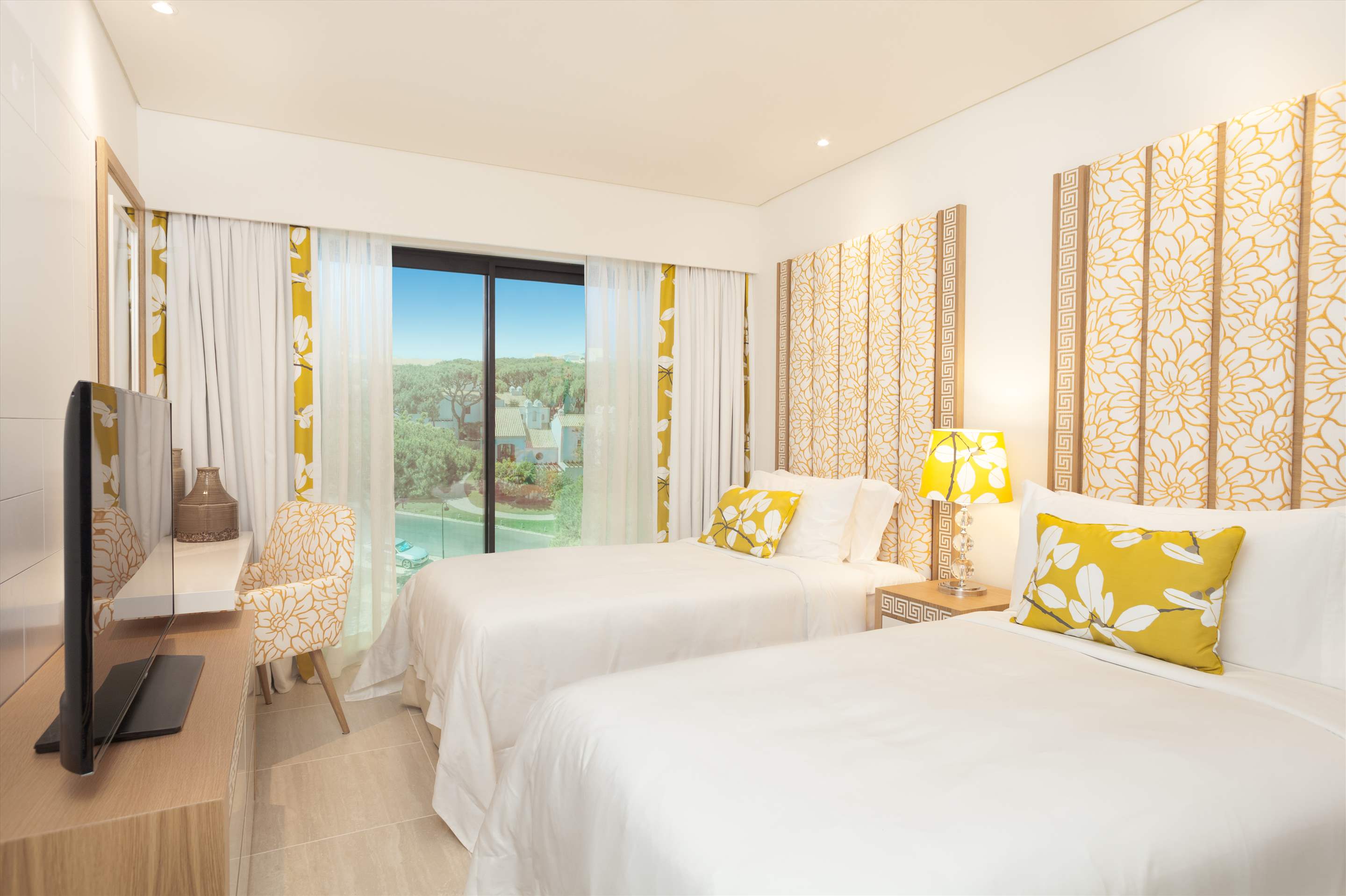 Pine Cliffs Gardens, Three Bedroom Suite, S/C Basis, 3 bedroom apartment in Pine Cliffs Resort, Algarve Photo #13