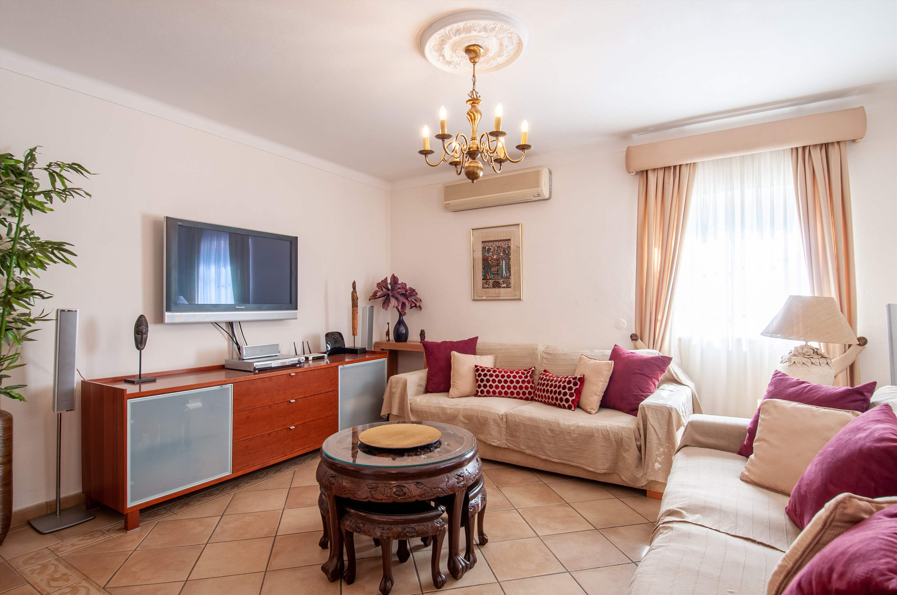 Villa Al Sakia, 4 bedroom villa in Vilamoura Area, Algarve Photo #4