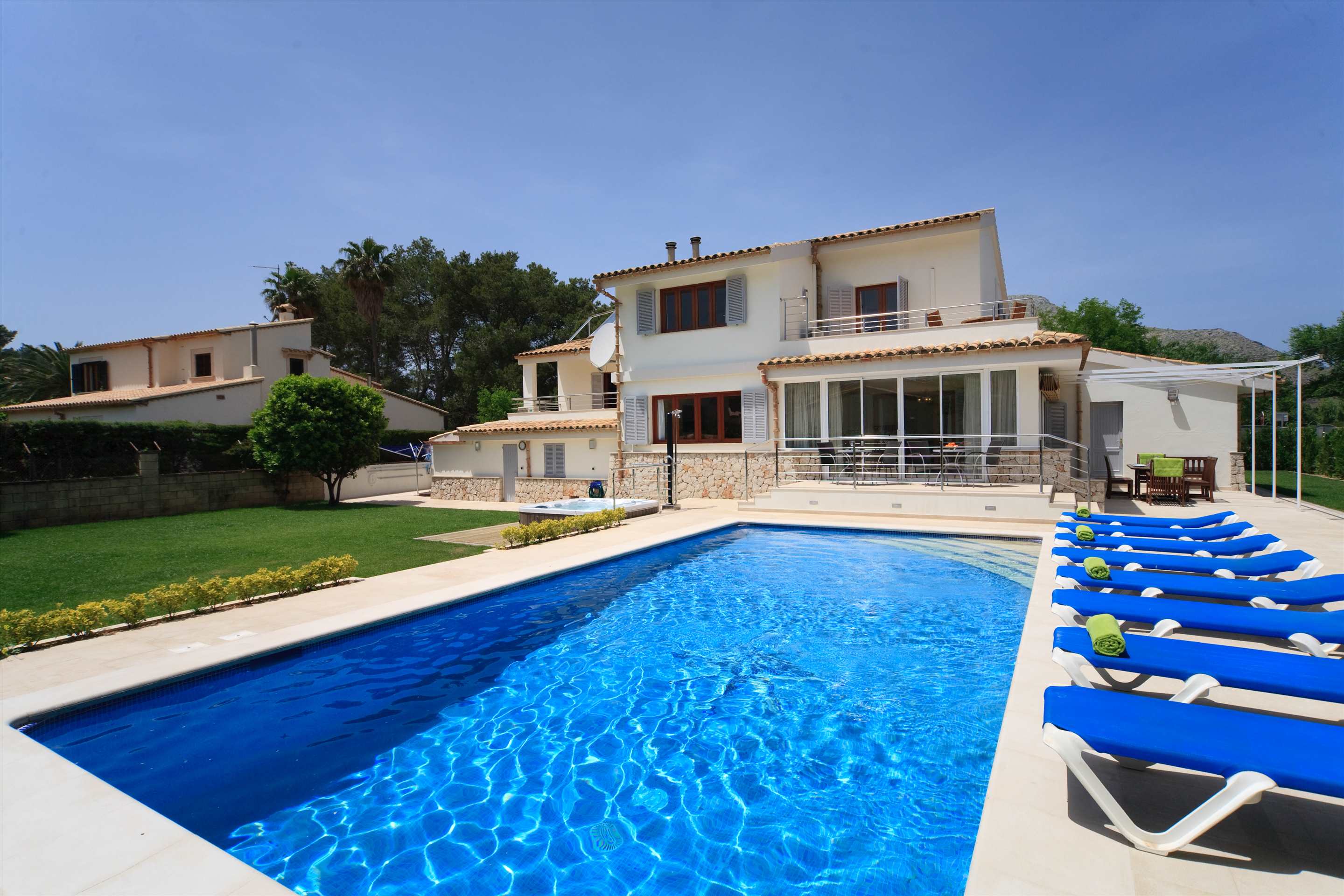 Villa Ca’n Barbas, 4 bedroom villa in Pollensa & Puerto Pollensa, Majorca