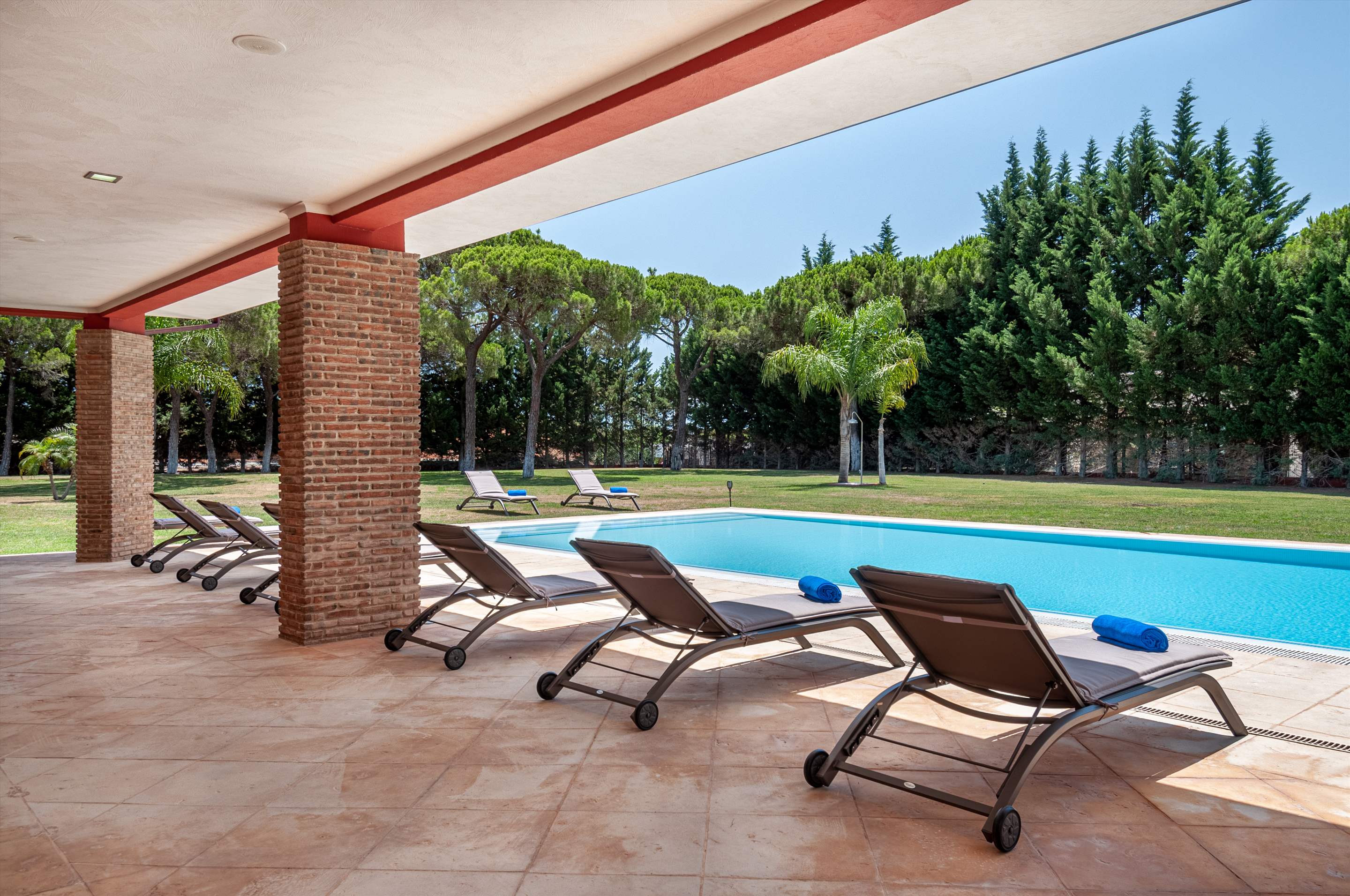 27 Pinhal Velho, 7 bedrooms rate, 7 bedroom villa in Vilamoura Area, Algarve Photo #2