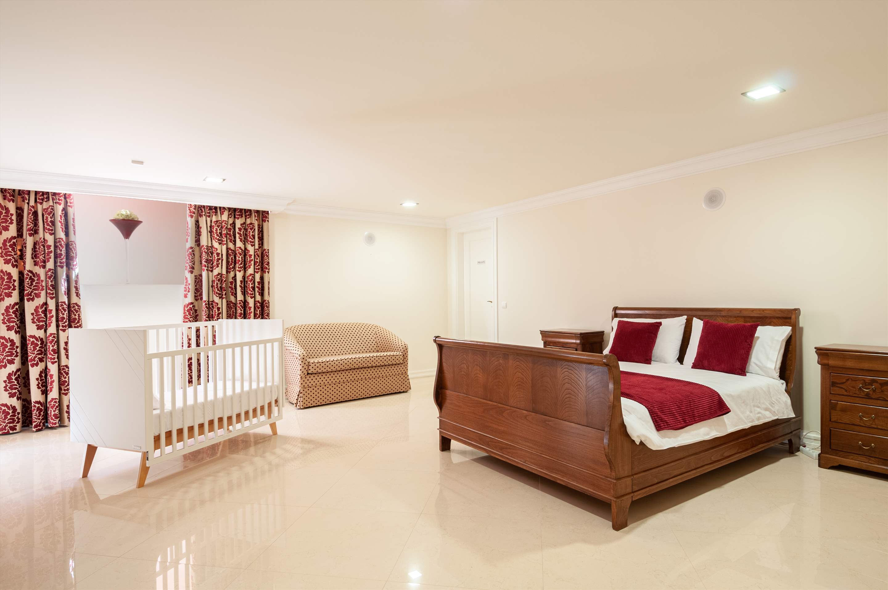 27 Pinhal Velho, 7 bedrooms rate, 7 bedroom villa in Vilamoura Area, Algarve Photo #25
