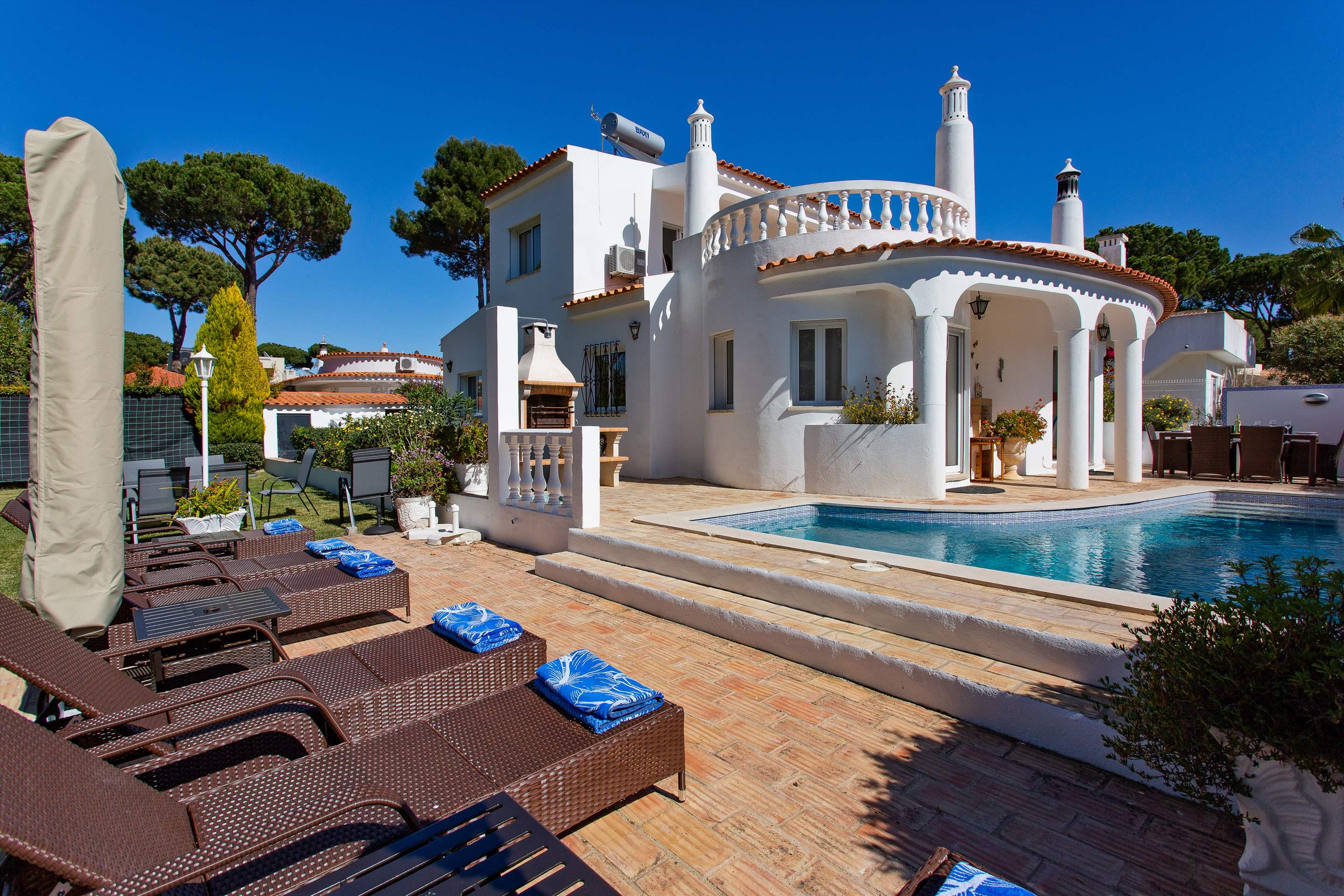 Casa Sol, 3 bedroom villa in Vilamoura Area, Algarve Photo #3
