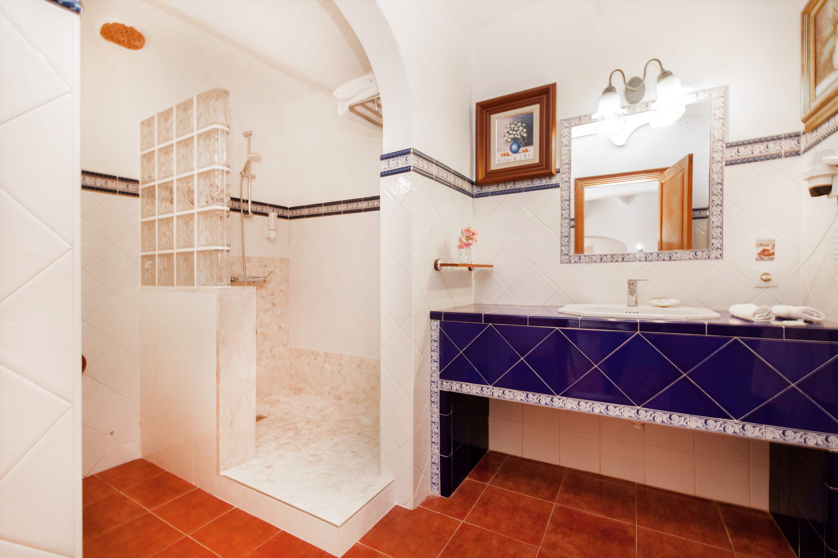 Finca Sea and Sky, 7 Bed Rental, 7 bedroom villa in Cala d'Or , Majorca Photo #24