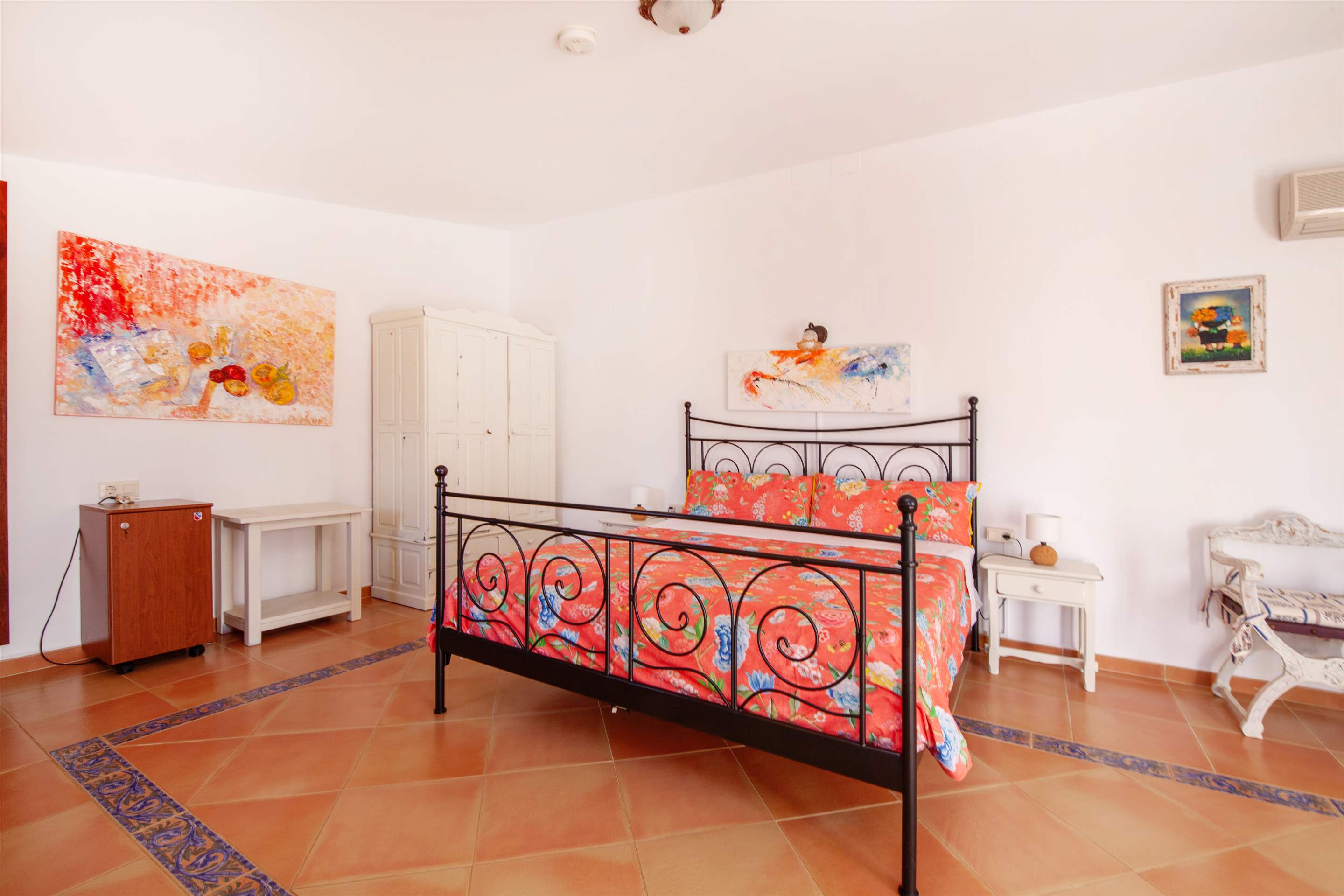 Finca Sea and Sky, 7 Bed Rental, 7 bedroom villa in Cala d'Or , Majorca Photo #37