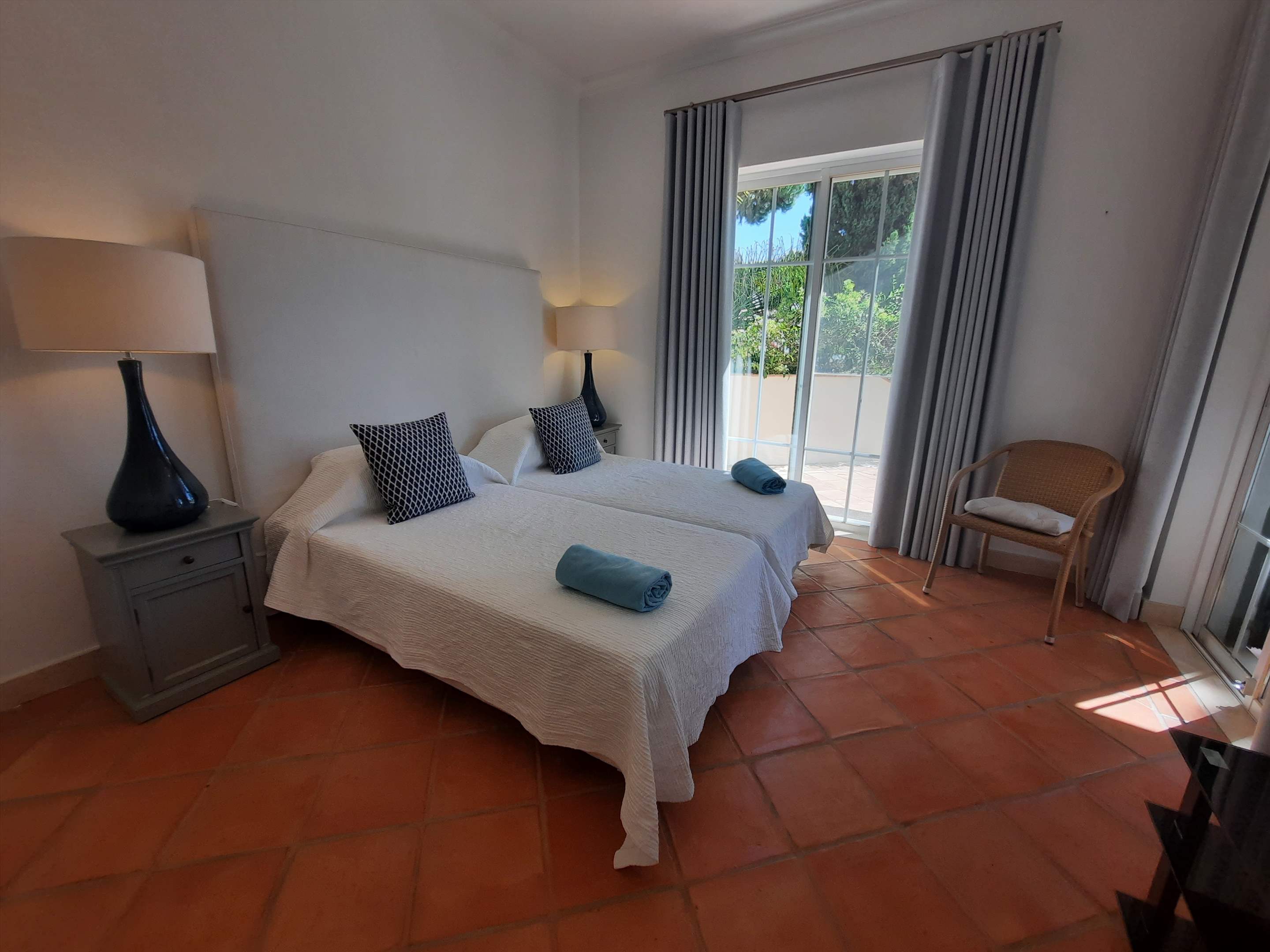 Villa Ariana, 4 bedroom villa in Dunas Douradas, Algarve Photo #17