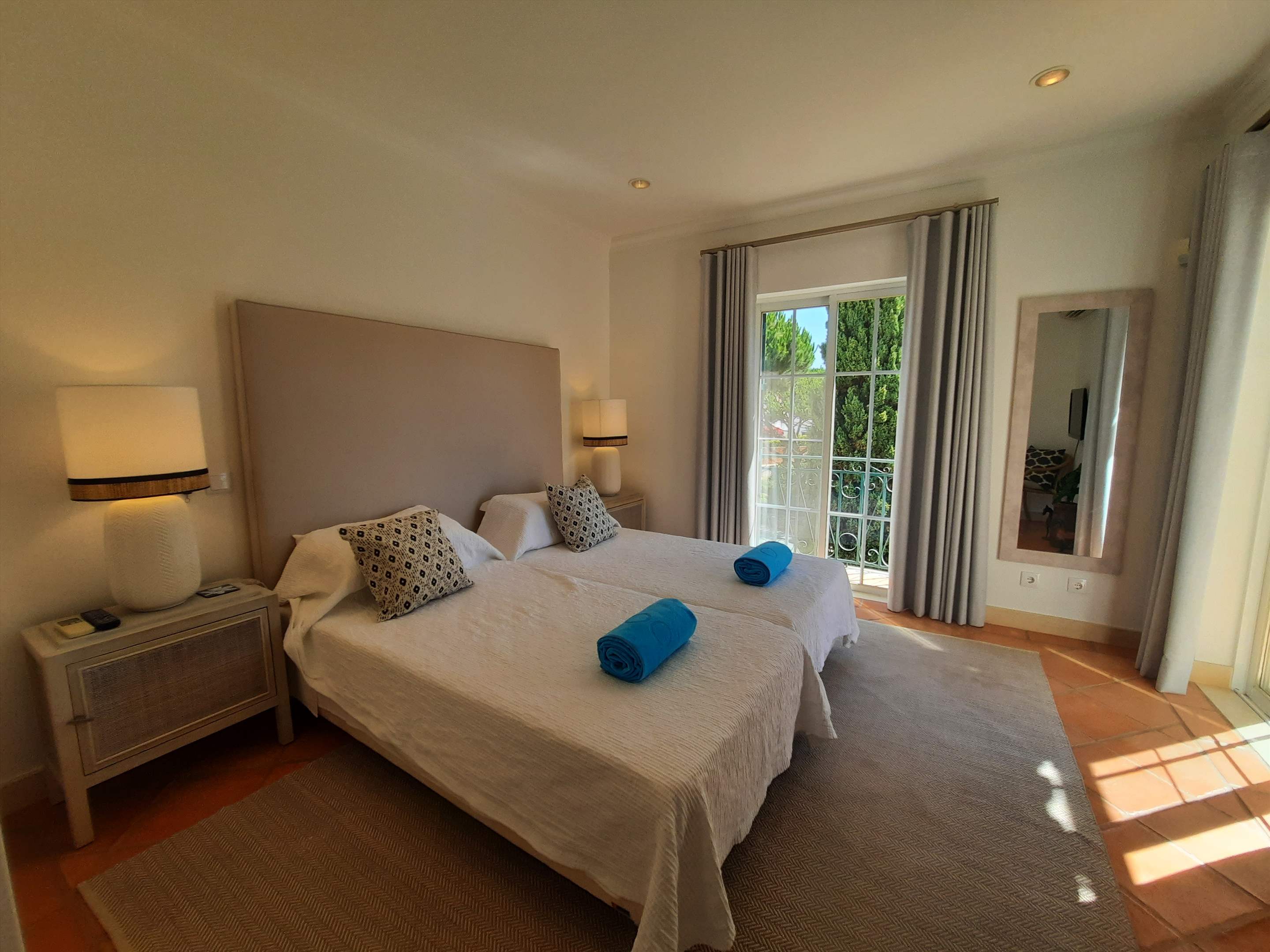 Villa Ariana, 4 bedroom villa in Dunas Douradas, Algarve Photo #21