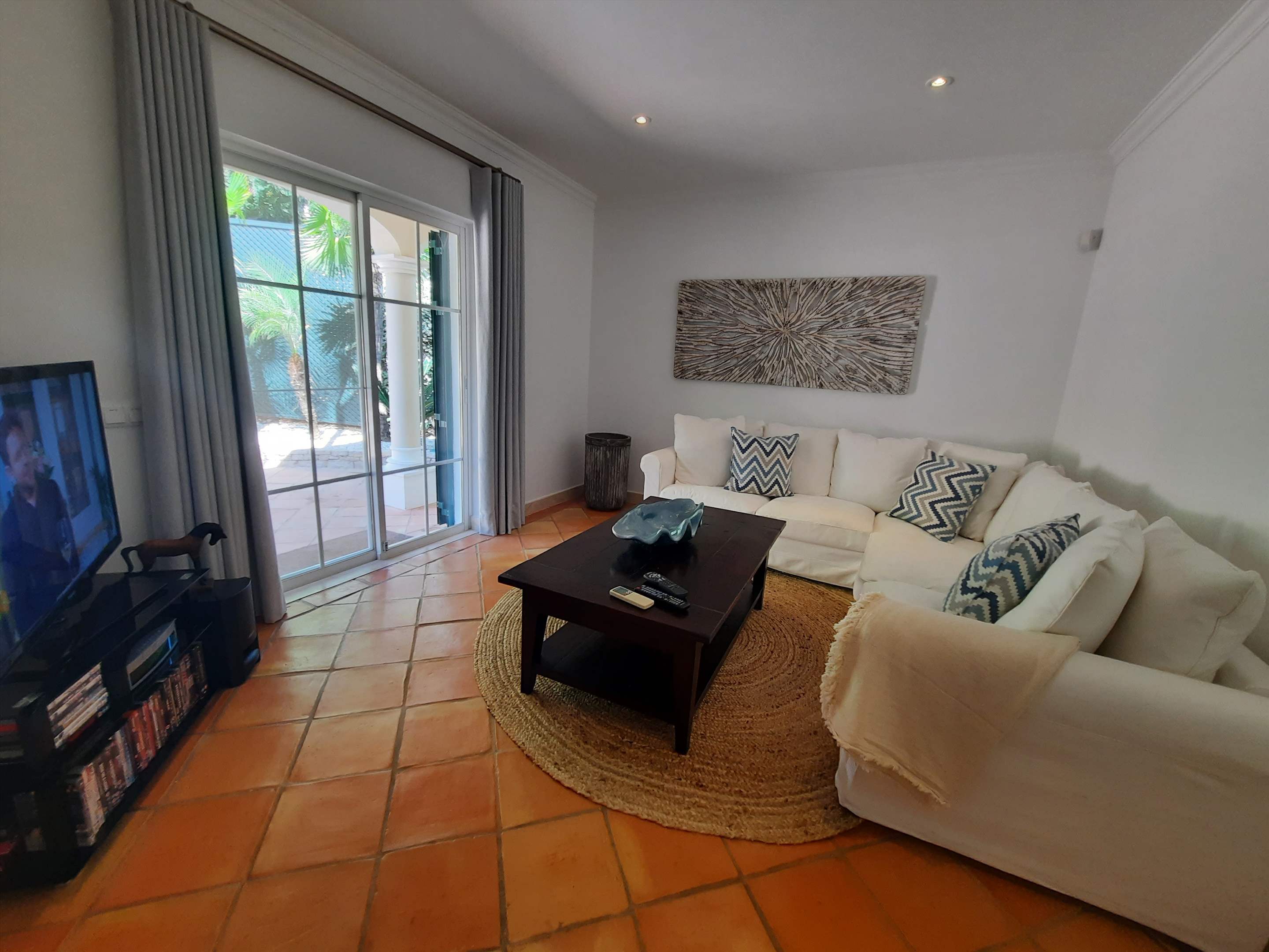 Villa Ariana, 4 bedroom villa in Dunas Douradas, Algarve Photo #9