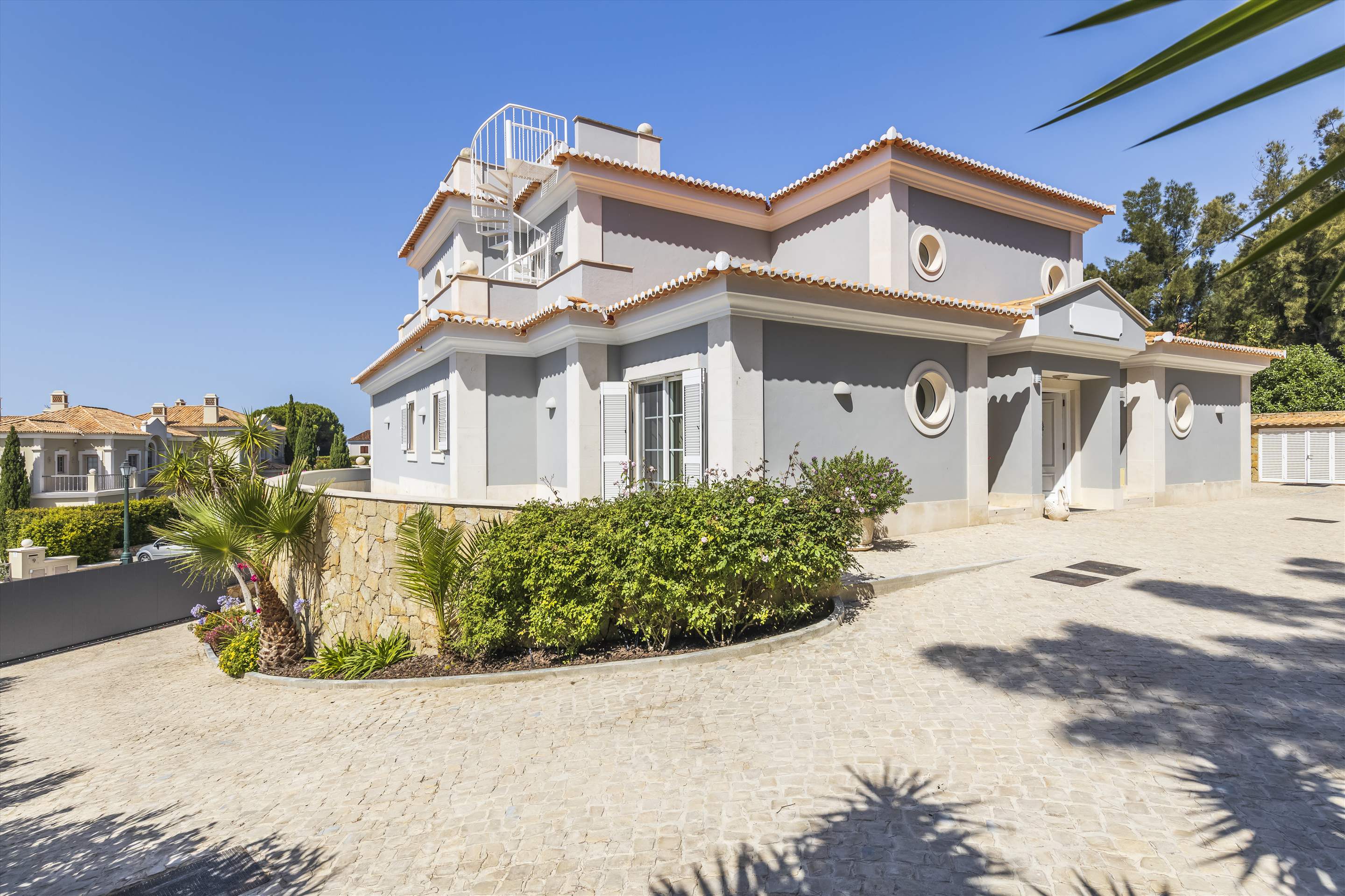 Villa Marsil, 5 bedroom villa in Quinta do Lago, Algarve Photo #12