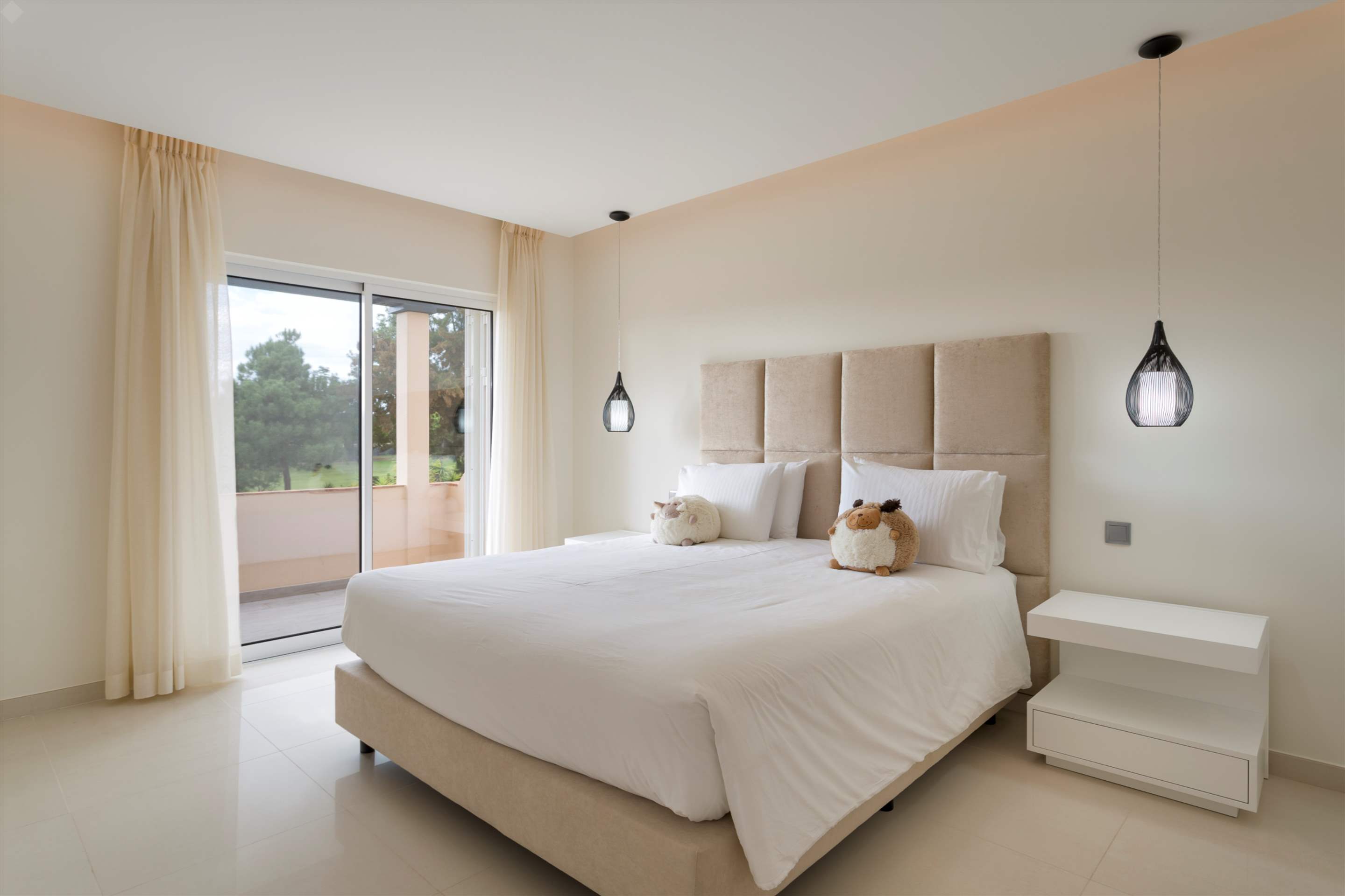 Sao Lourenco Executive 3 Bed Apt, 3 bedroom apartment in Quinta do Lago, Algarve Photo #12