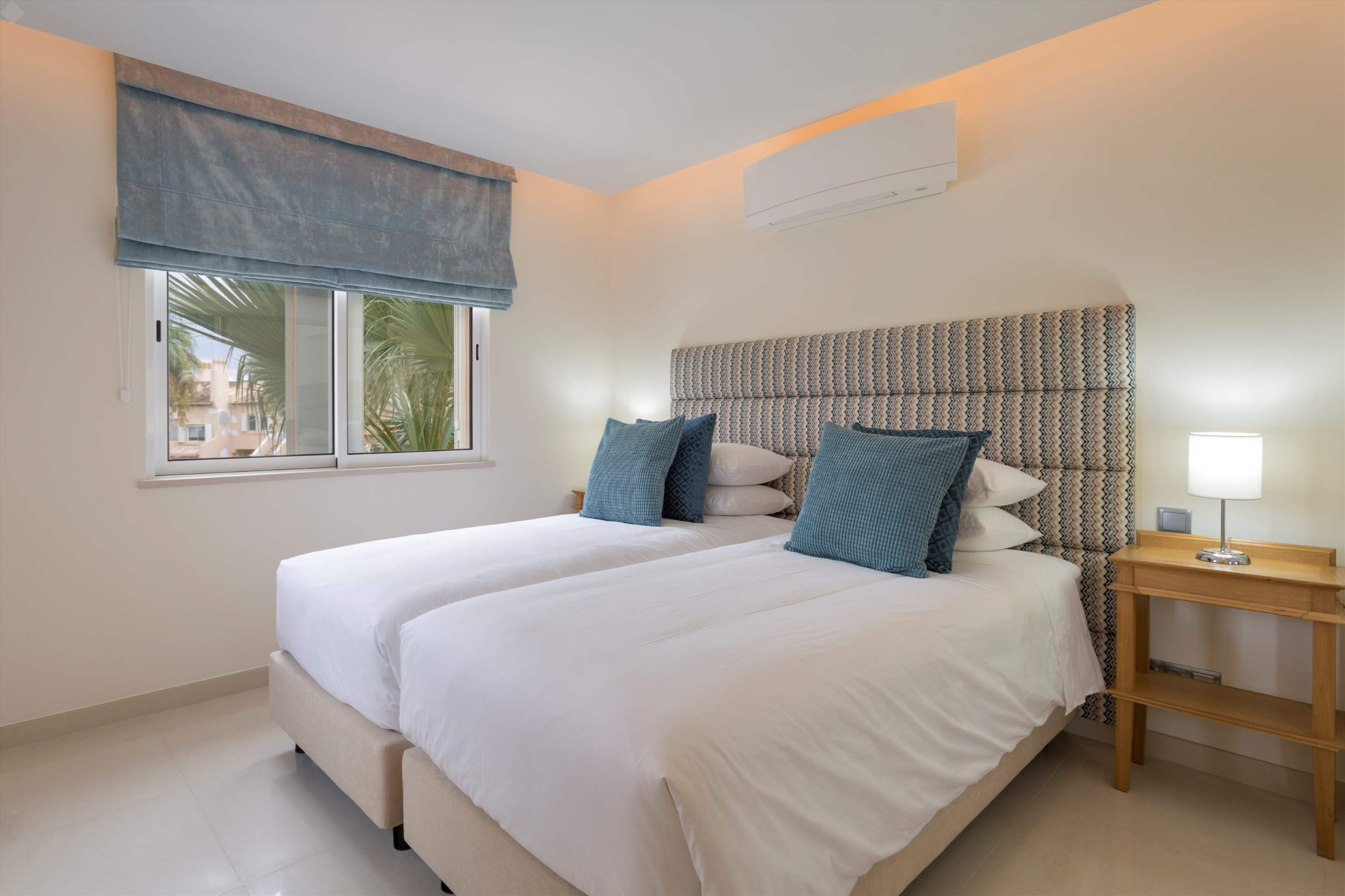 Sao Lourenco Executive 3 Bed Apt, 3 bedroom apartment in Quinta do Lago, Algarve Photo #8