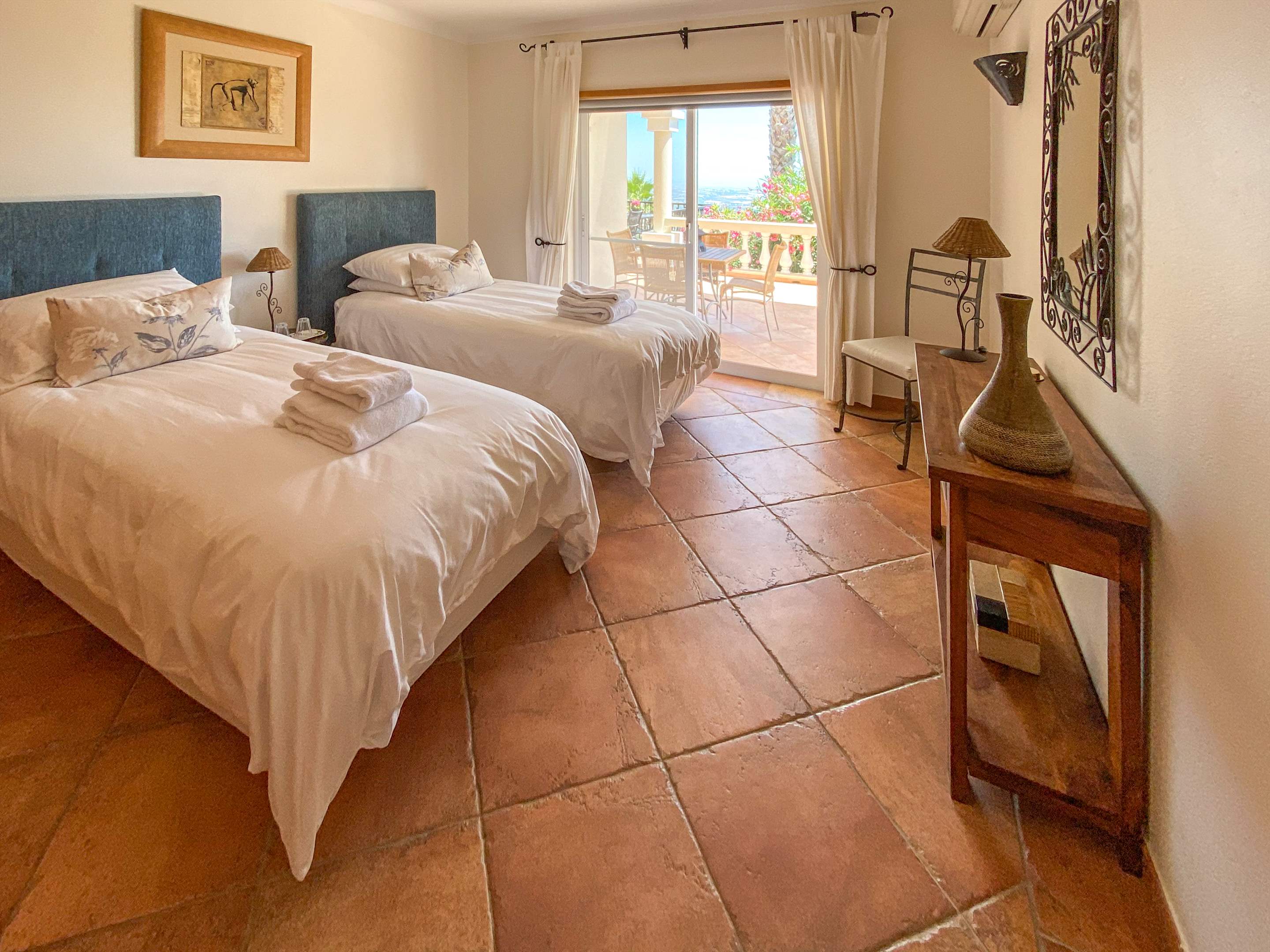 Villa Netuno, 12 Persons Rate, 2 extra persons on sofa bed, 5 bedroom villa in Algarve Countryside, Algarve Photo #27
