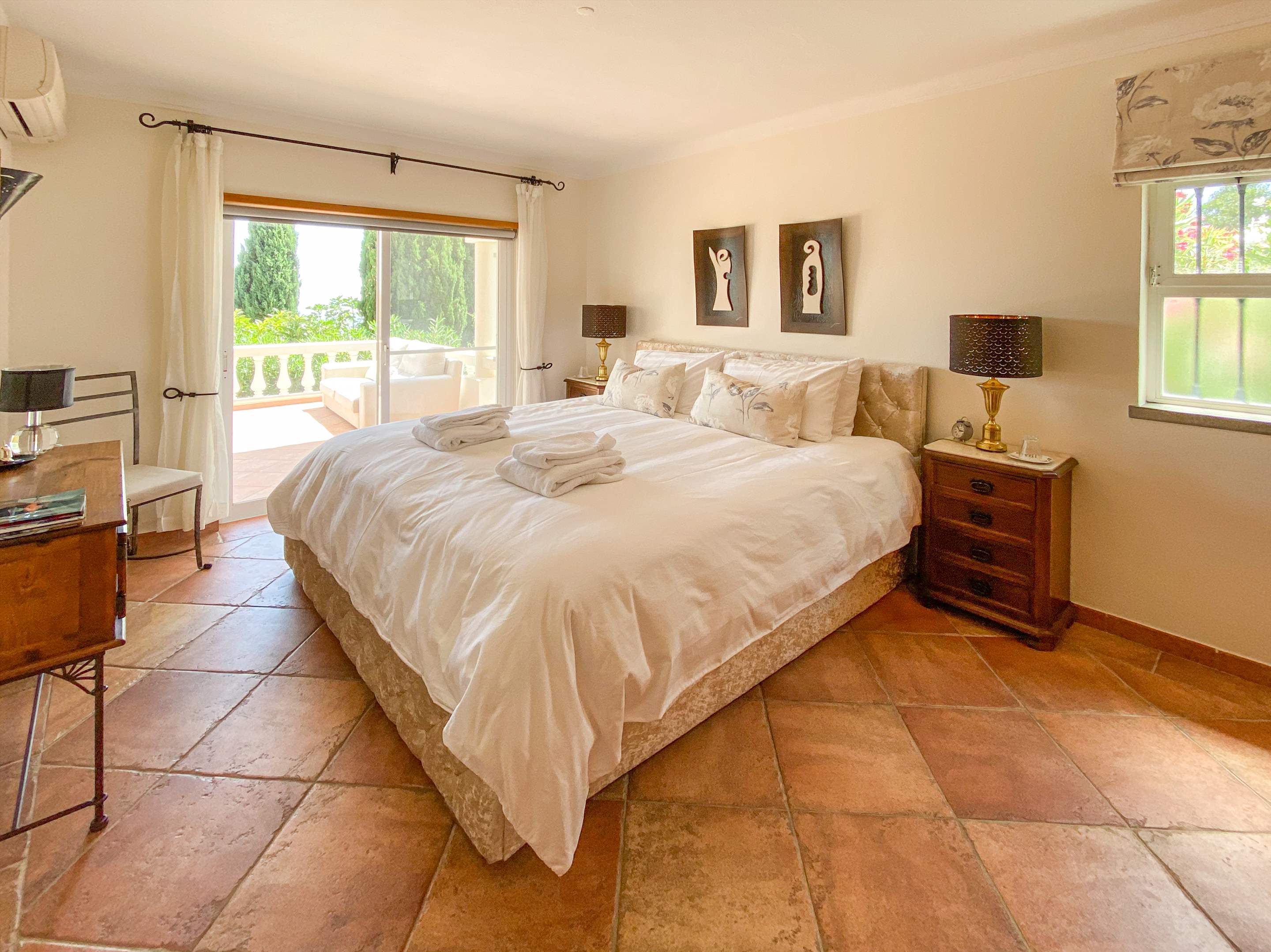 Villa Netuno, 12 Persons Rate, 2 extra persons on sofa bed, 5 bedroom villa in Algarve Countryside, Algarve Photo #29