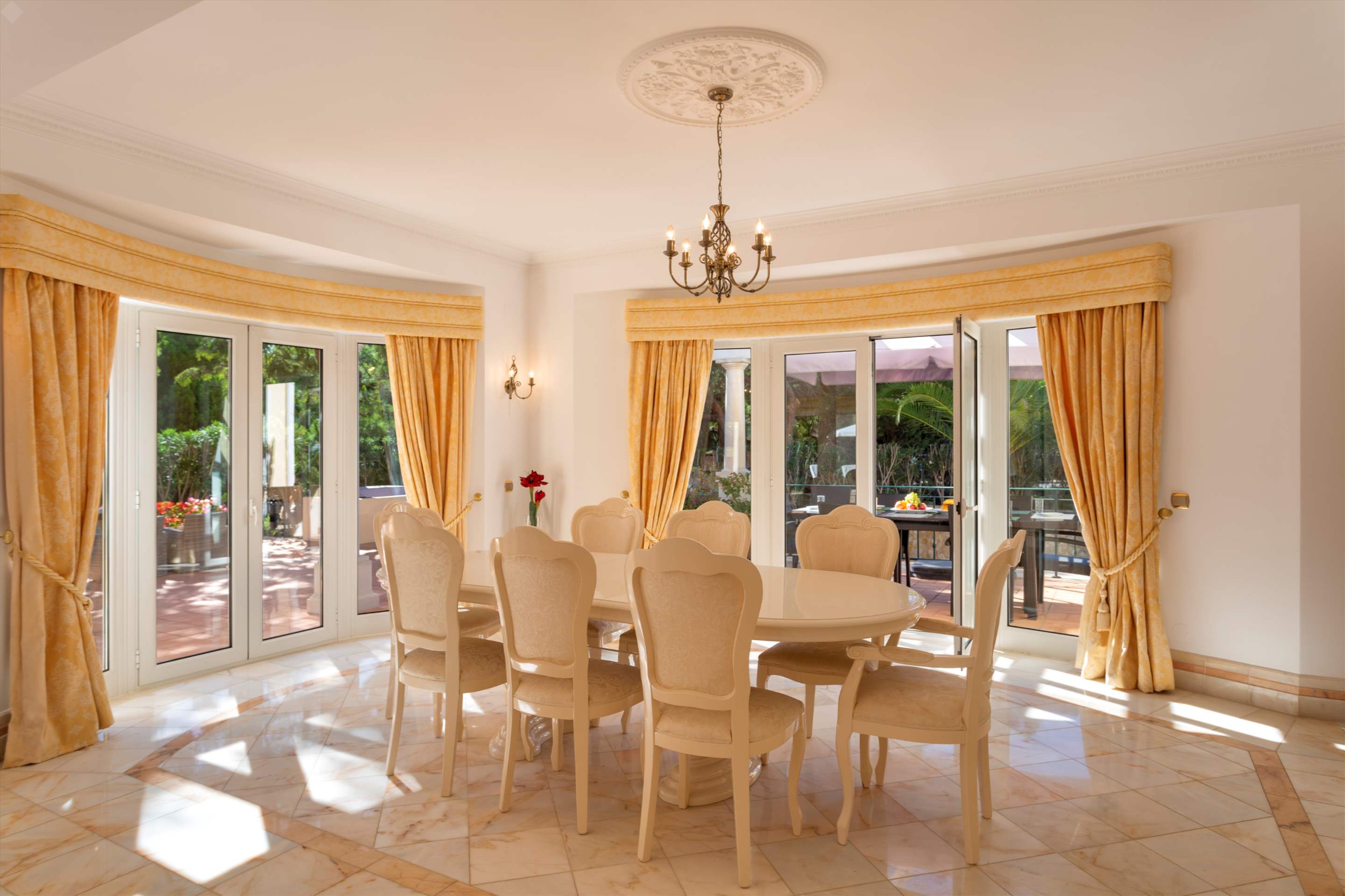 Villa Tropical, 5 bedroom villa in Quinta do Lago, Algarve Photo #10