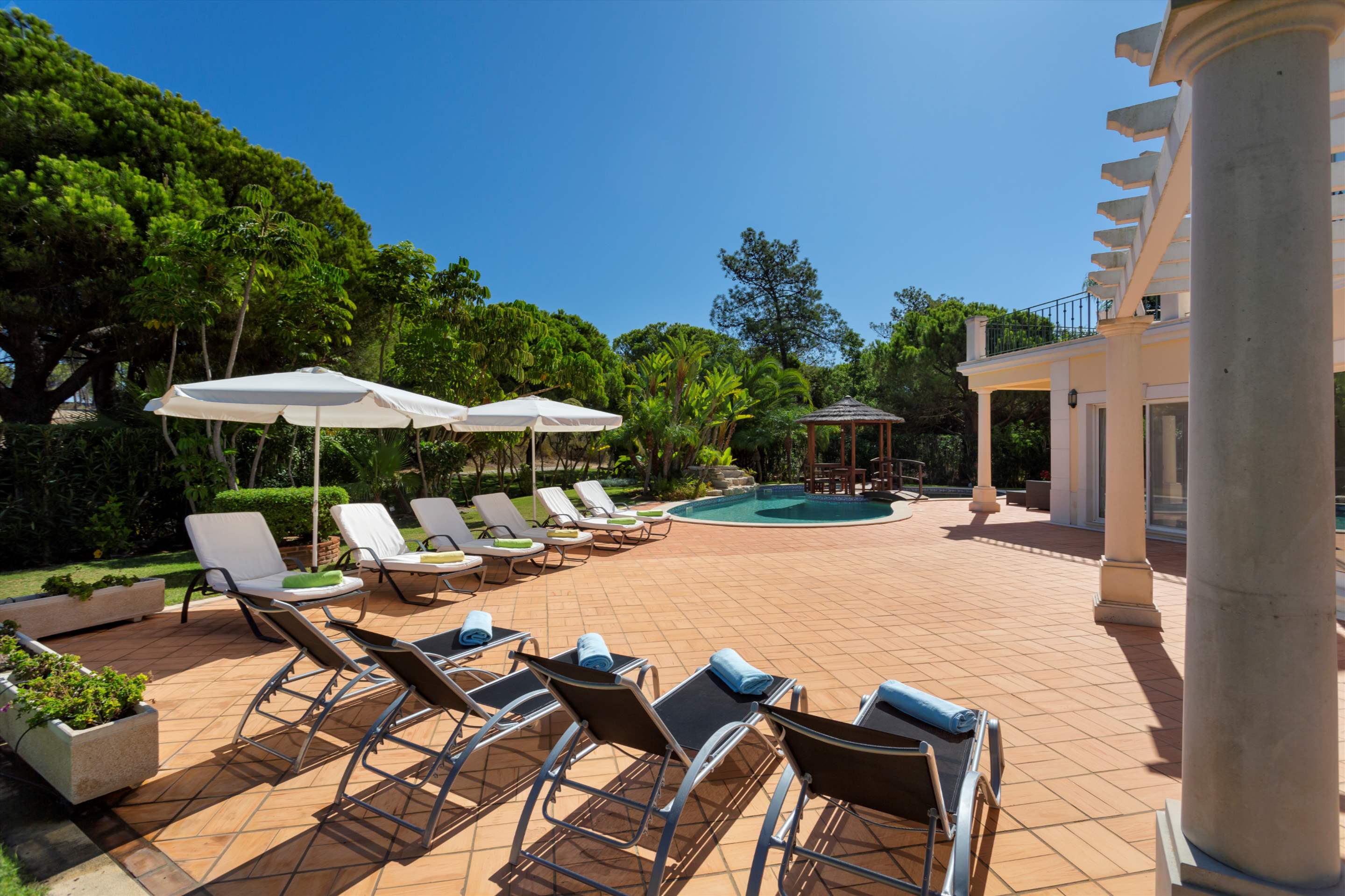 Villa Tropical, 5 bedroom villa in Quinta do Lago, Algarve Photo #3