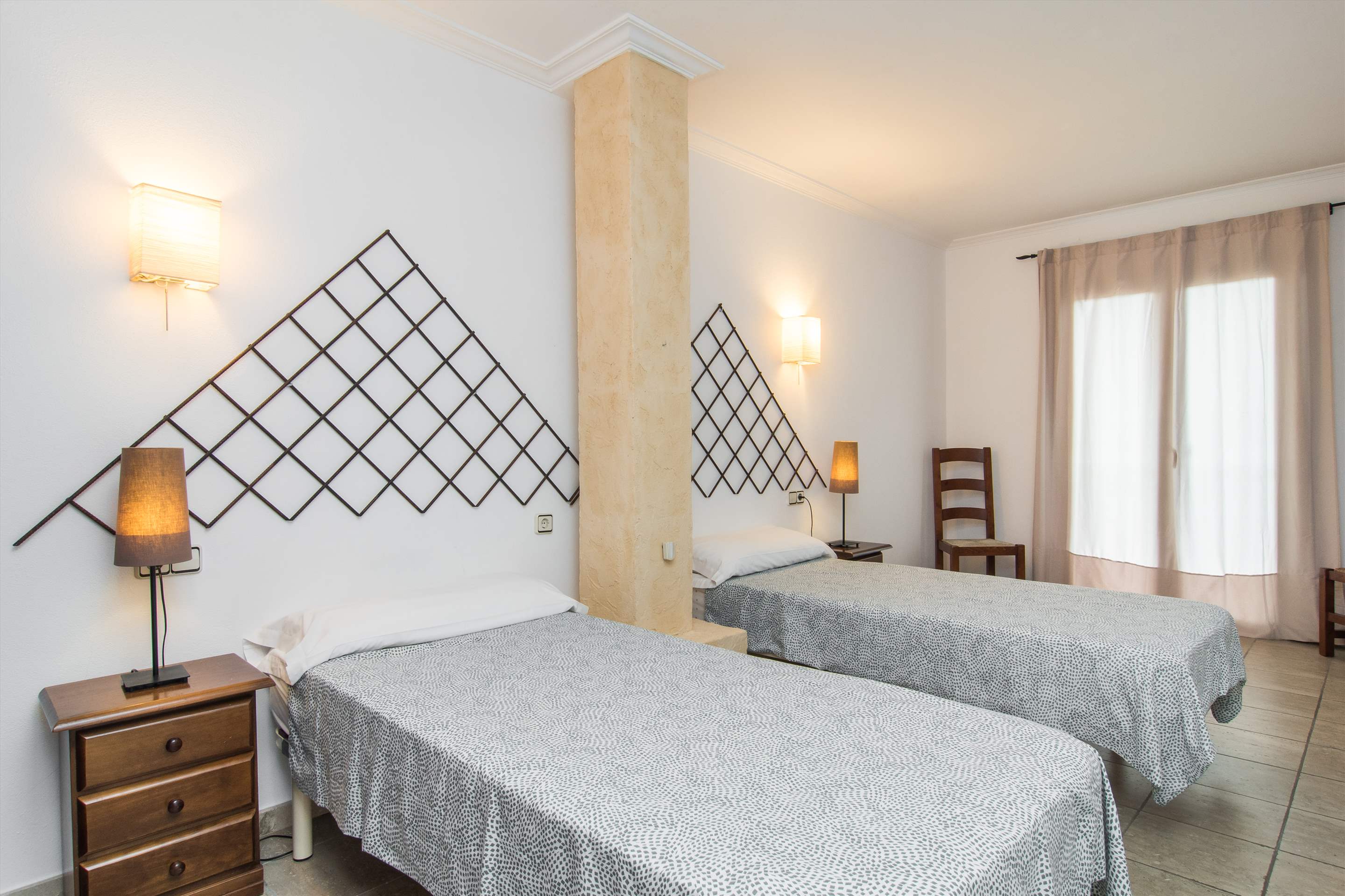 Finca Sa Mola, 6 bedroom villa in Cala d'Or , Majorca Photo #15