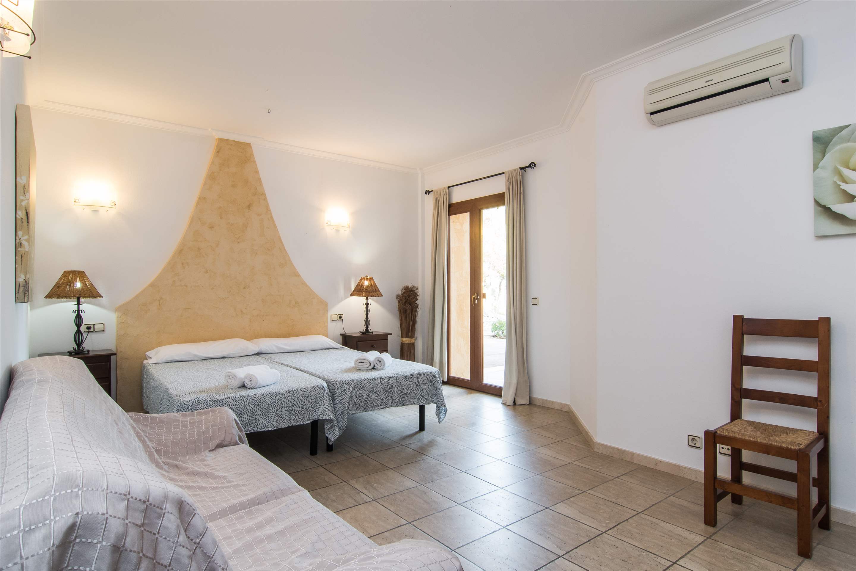 Finca Sa Mola, 6 bedroom villa in Cala d'Or , Majorca Photo #21