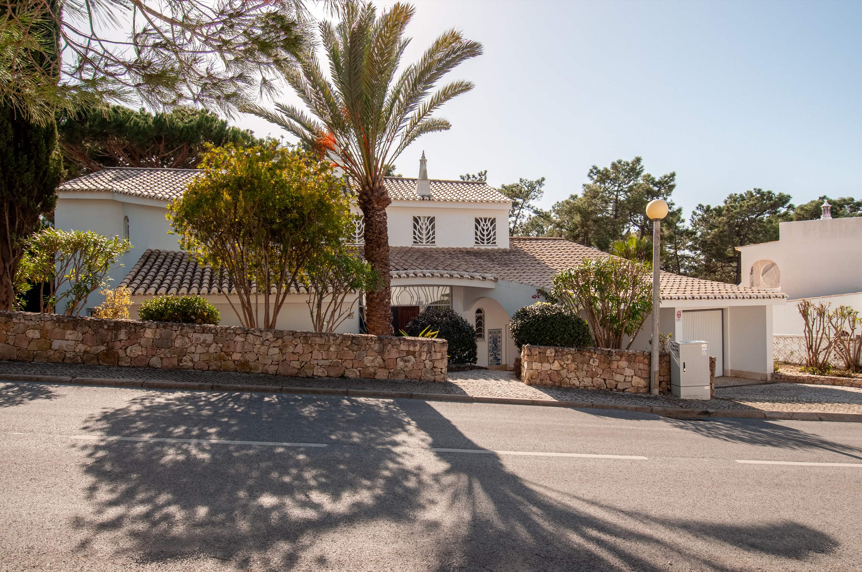 Villa Suzanne in Vale do Garrao, 3 bedroom villa in Vale do Lobo, Algarve Photo #20