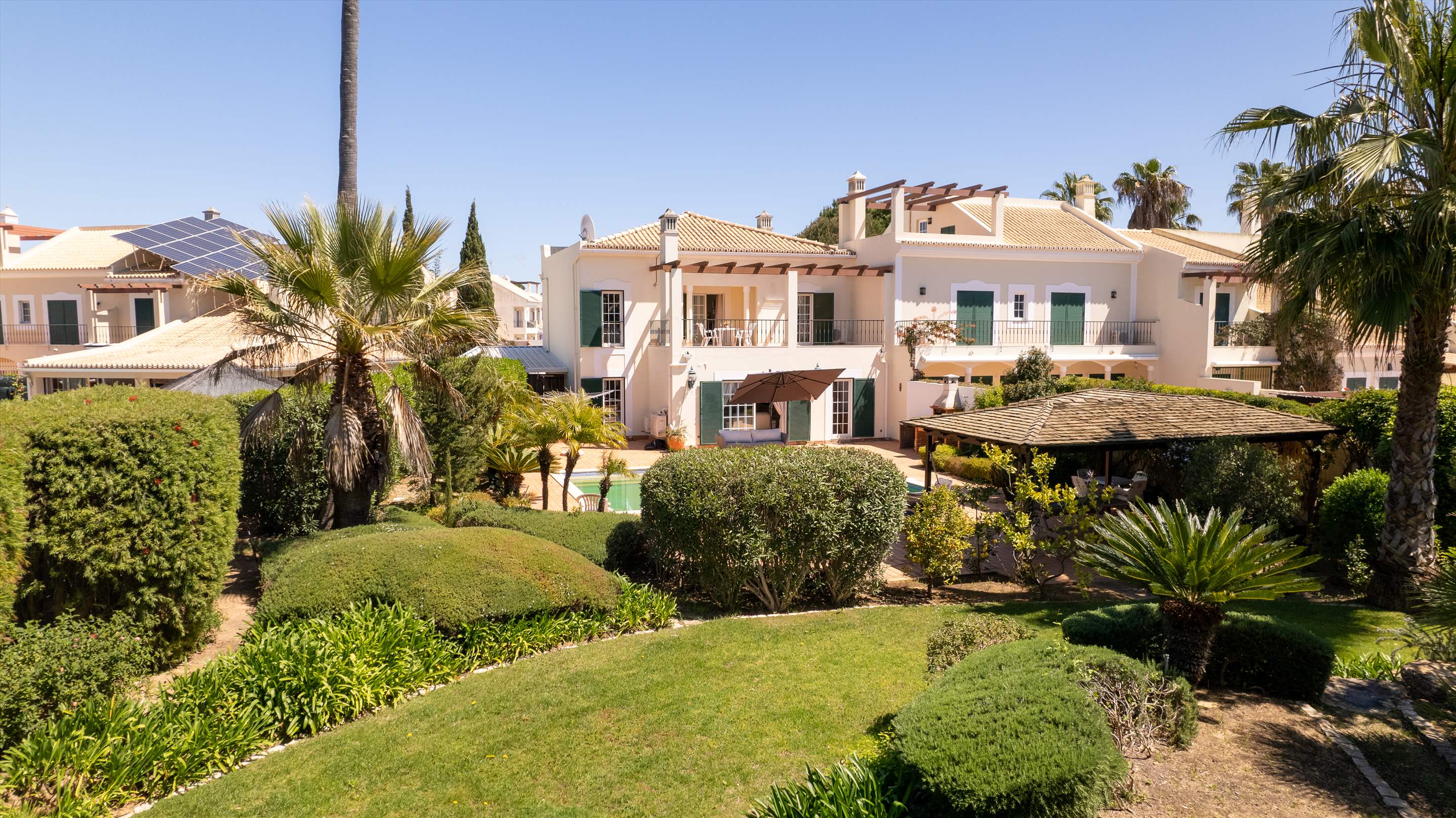 Palm Trees Garden Villa  , 3 bedroom villa in Vilamoura Area, Algarve Photo #3