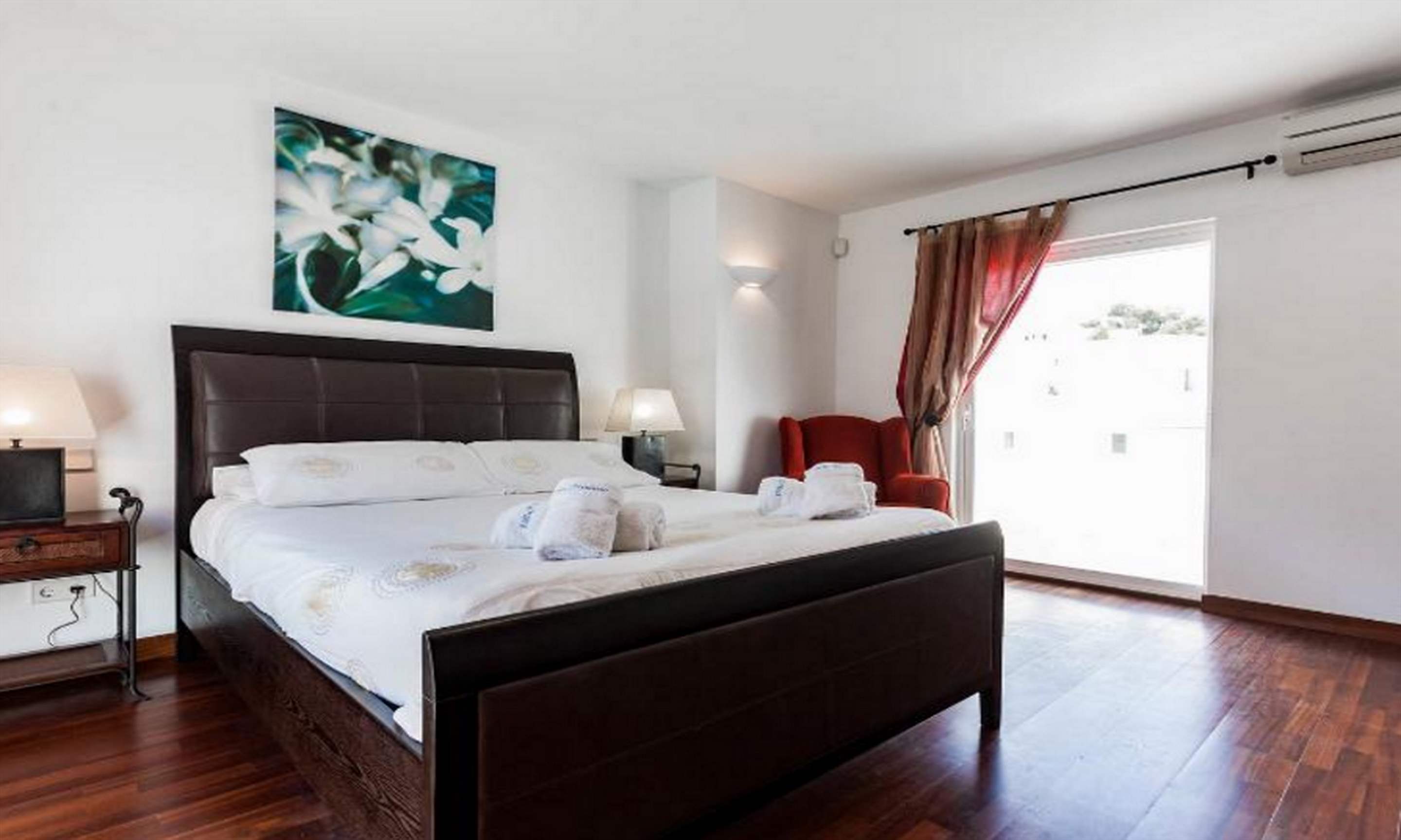 Villa Paraiso, 4 bedroom villa in Cala d'Or , Majorca Photo #17