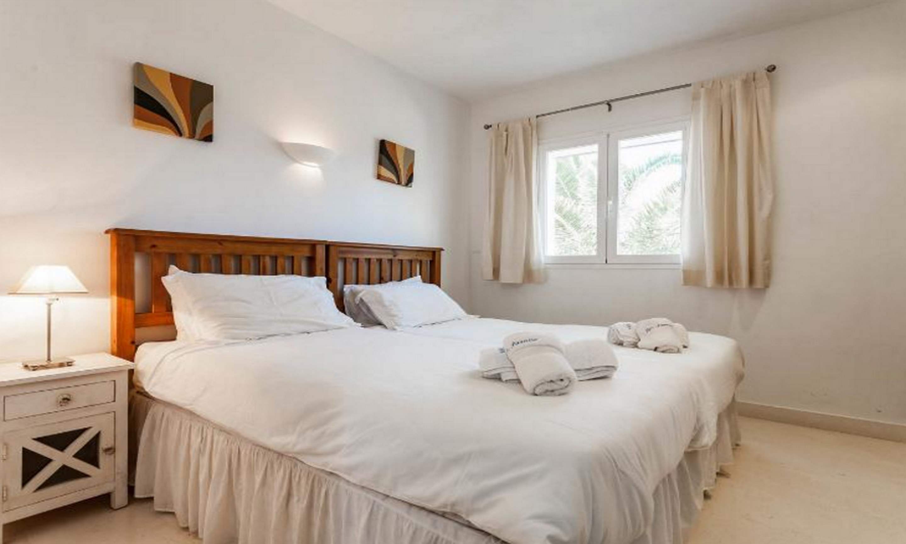 Villa Paraiso, 4 bedroom villa in Cala d'Or , Majorca Photo #22